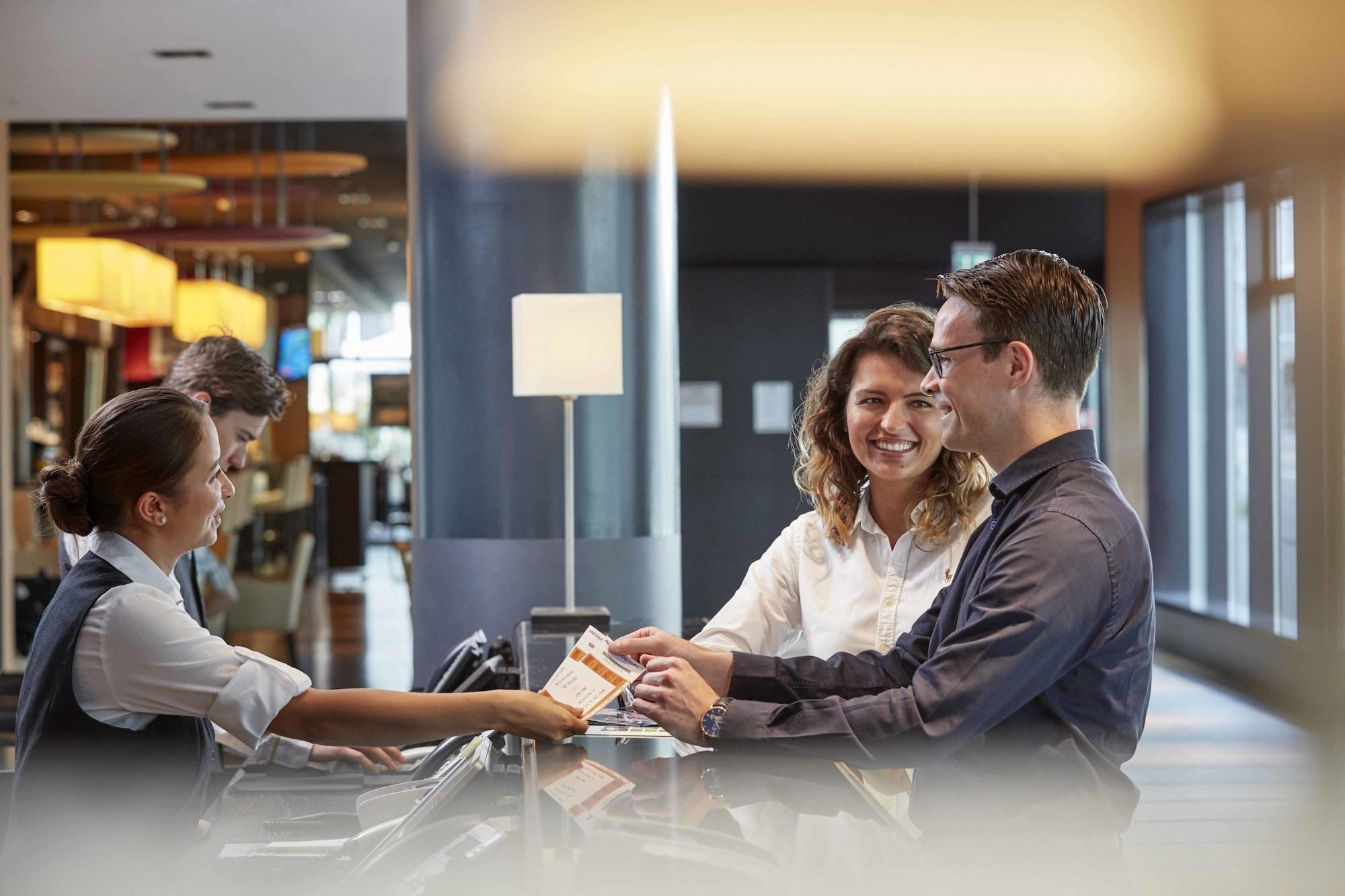 Vista Lobby Holiday Inn Zurich - Messe by IHG