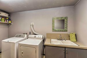 Alquiler Vacacional - Riverfront Crescent City Home, 8 Mi to Beach!