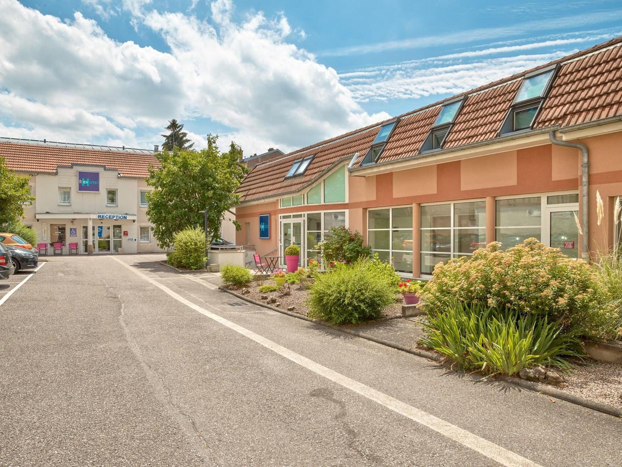 Vista Exterior Hôtel REVOTEL