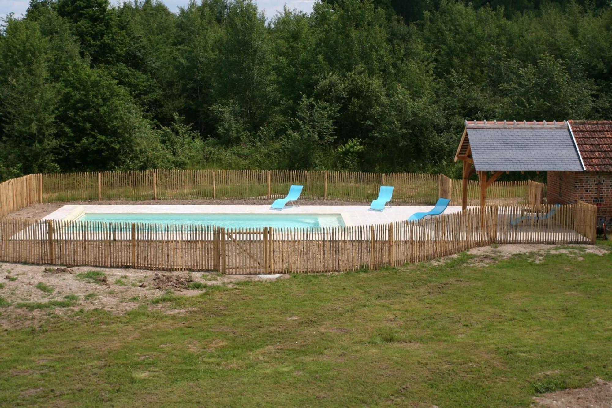 Vista Piscina Montperthuis