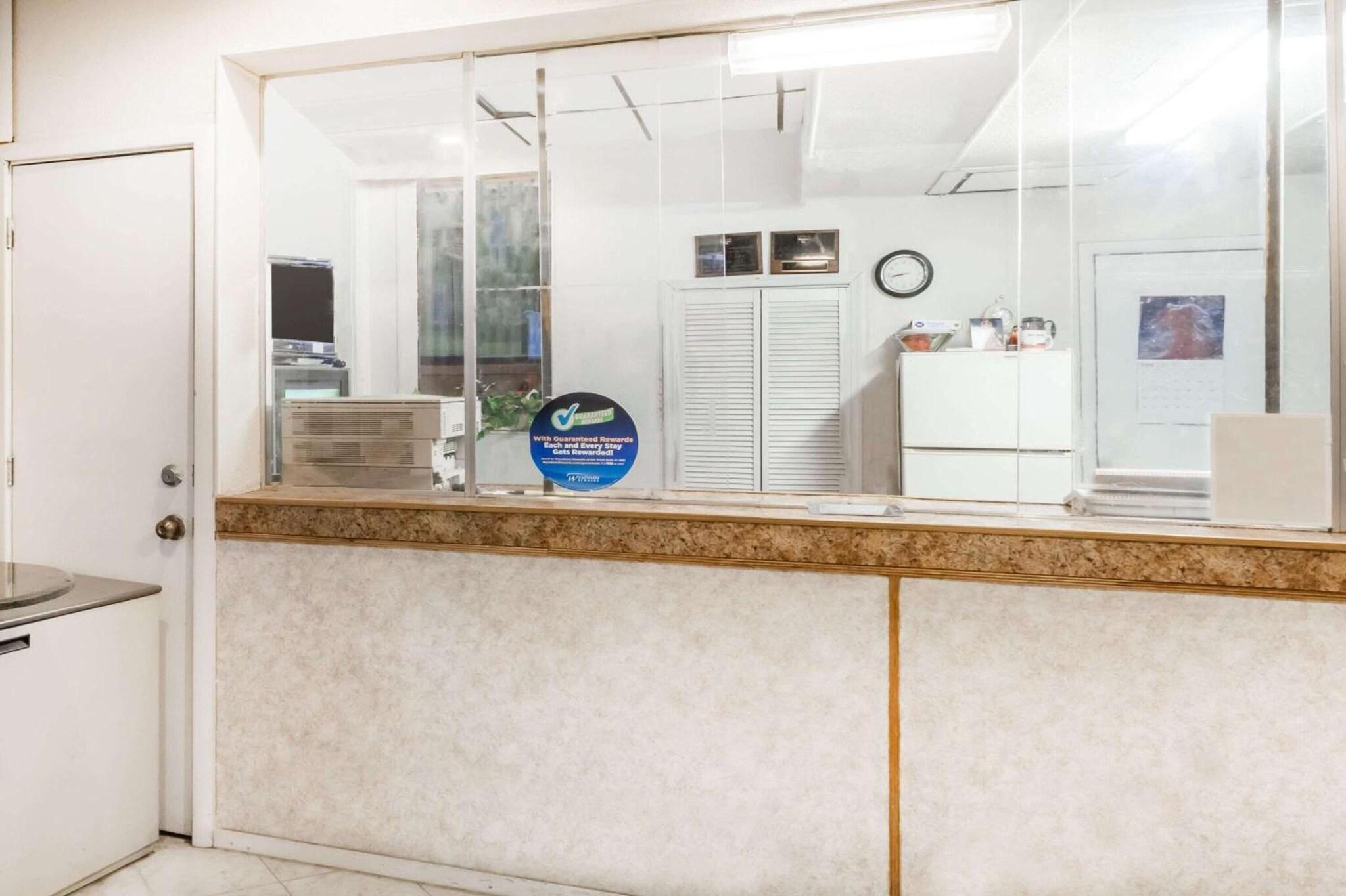 Vista Lobby Atlantic Motor Inn