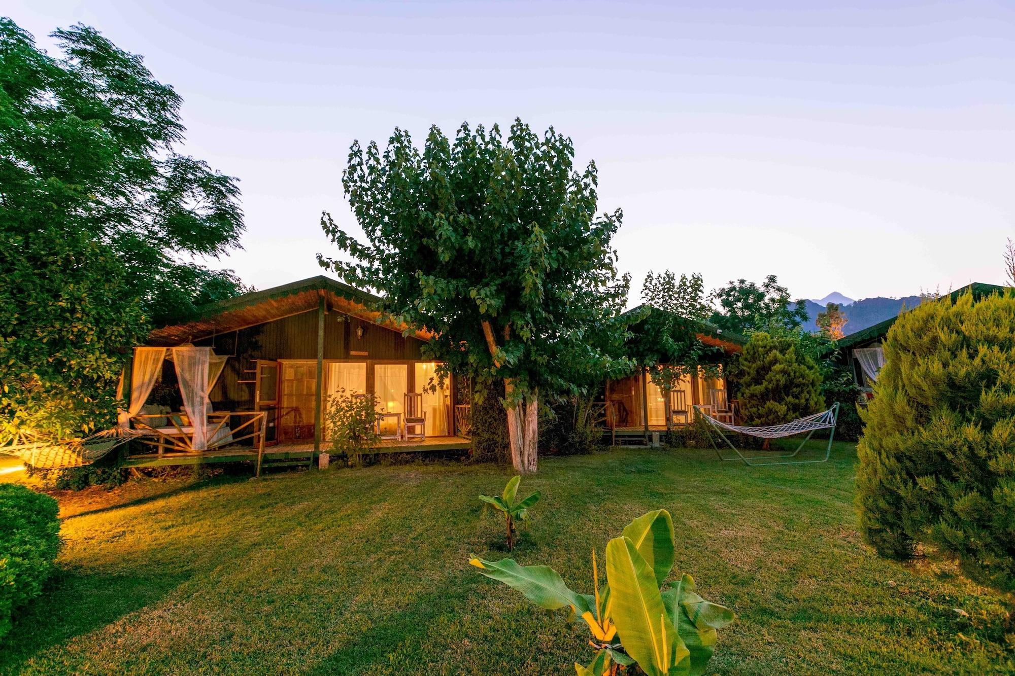 Vista Exterior Etenna Beach Bungalows