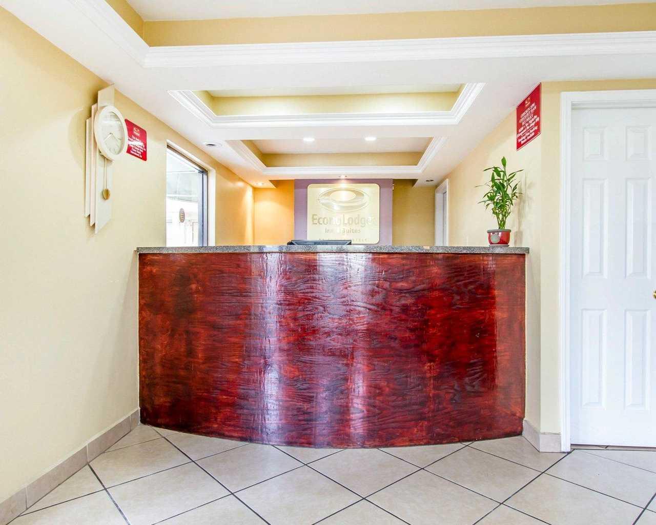 Vista Lobby Econo Lodge Inn & Suites Evergreen