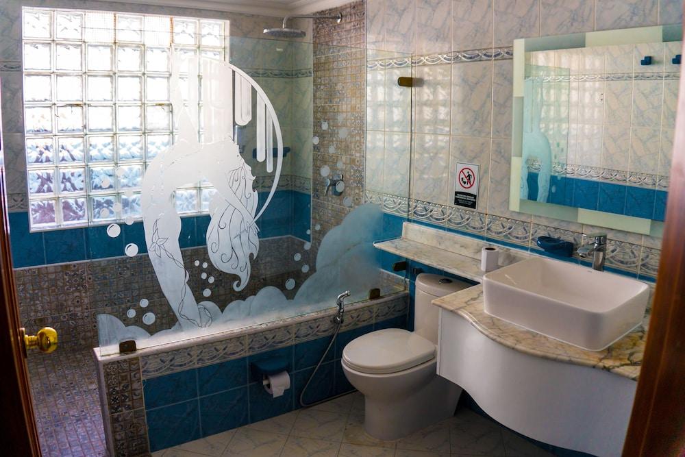 Bathroom Wonderland Hostel Cartagena By GB Collection