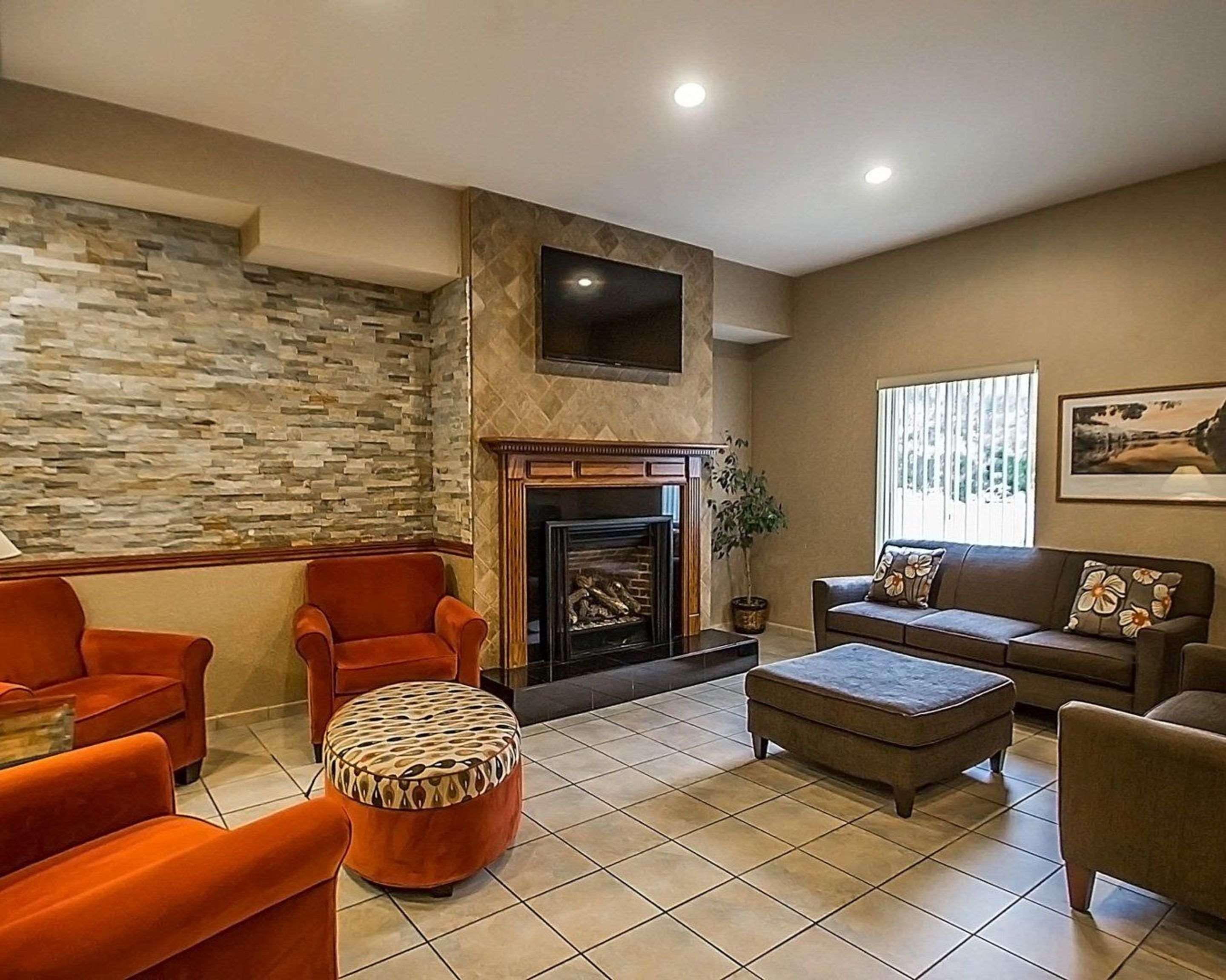 Vista Lobby Quality Inn & Suites Fishkill South near I-84