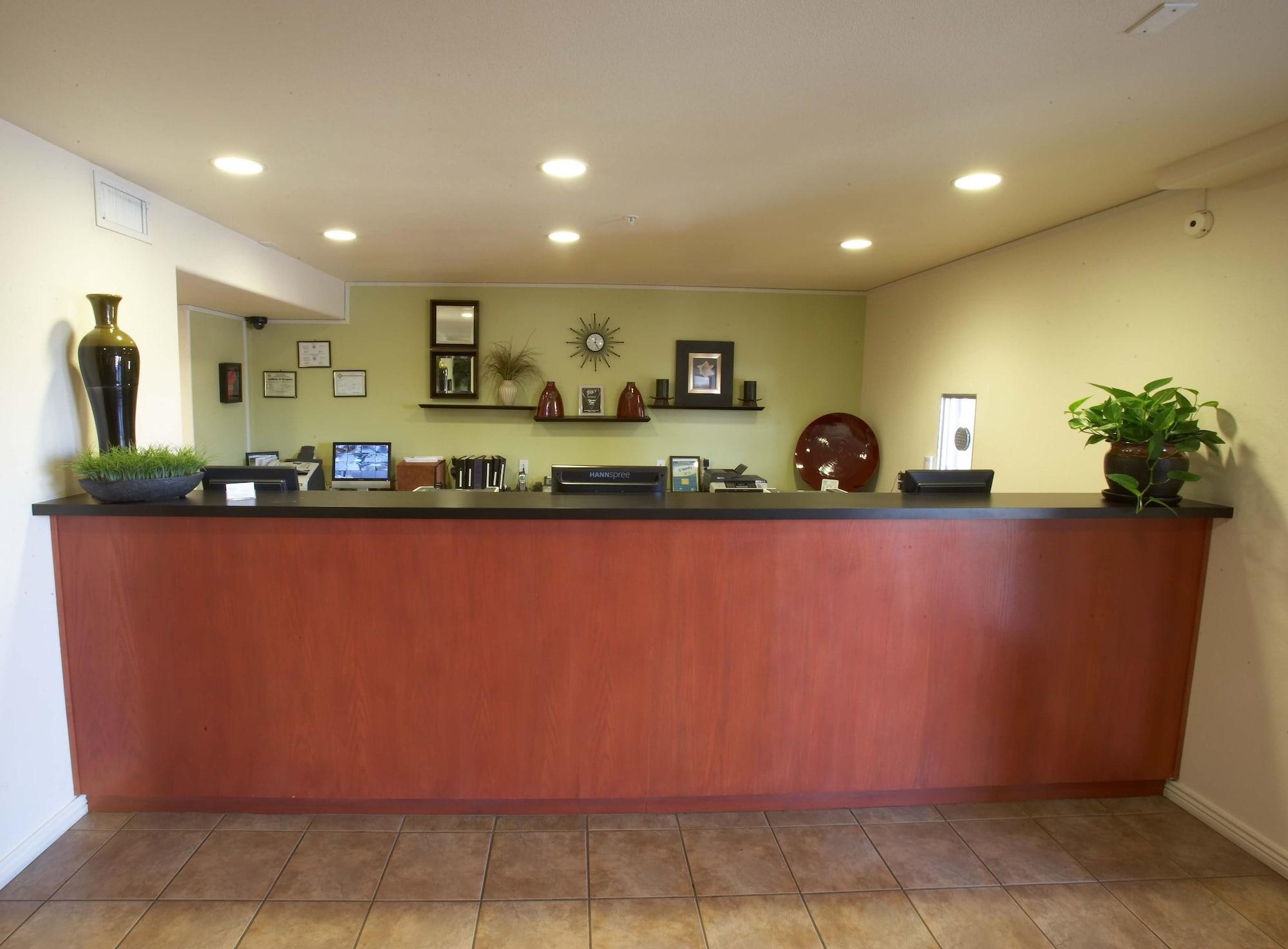Vista Lobby Premier Inns Tolleson