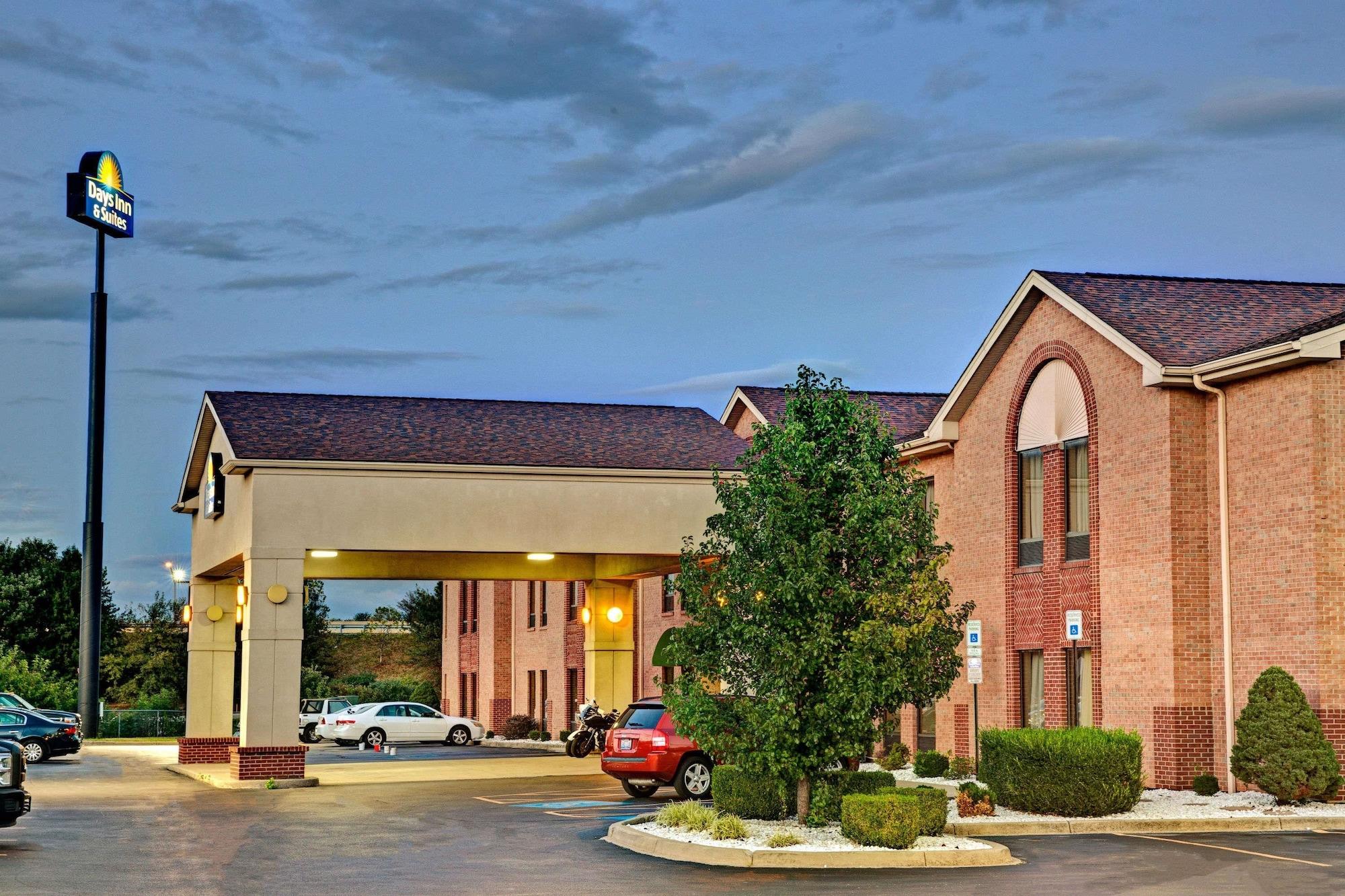 Vista Exterior Days Inn & Suites by Wyndham Louisville SW