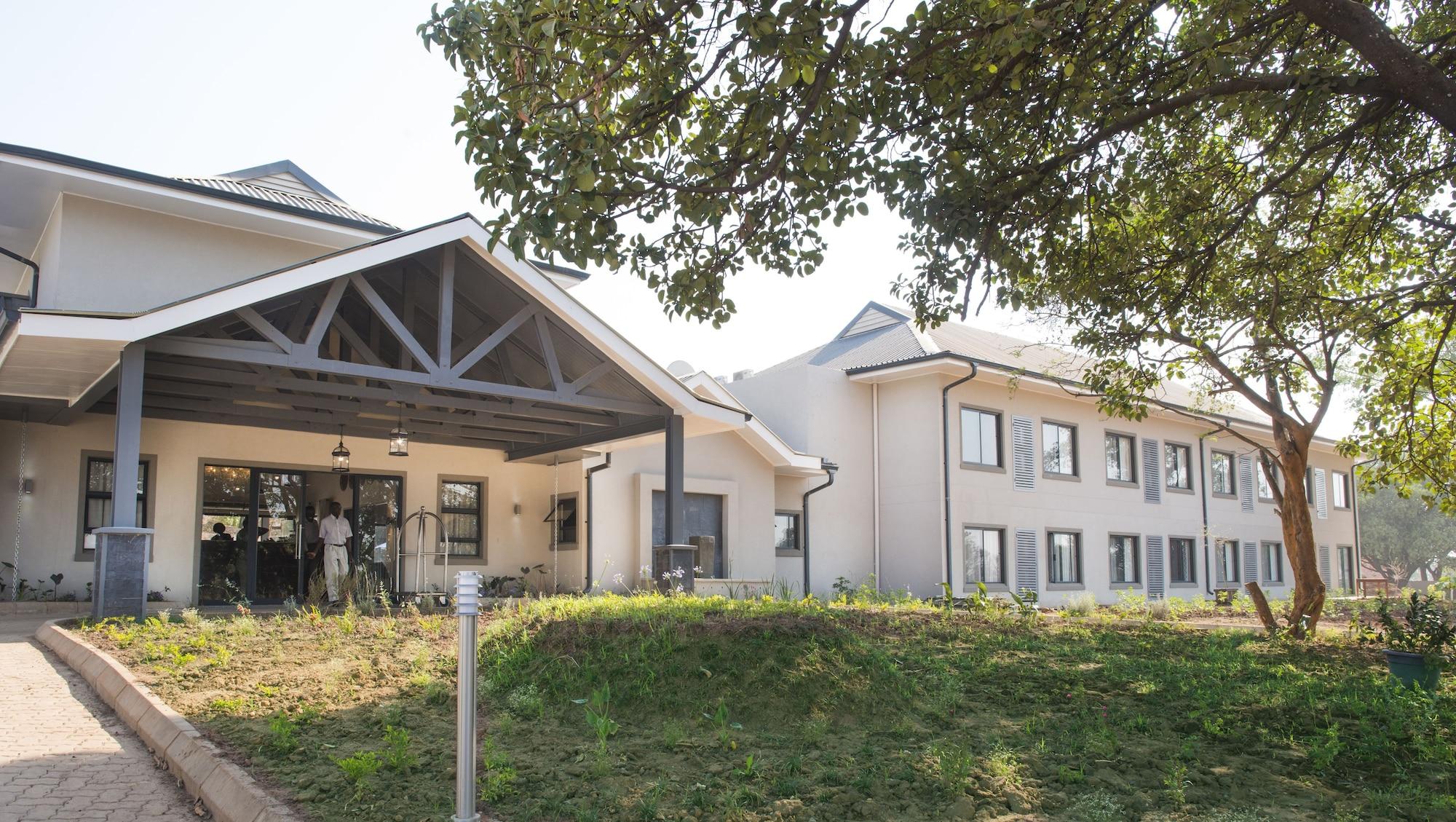 Vista Exterior The Urban Hotel Ndola