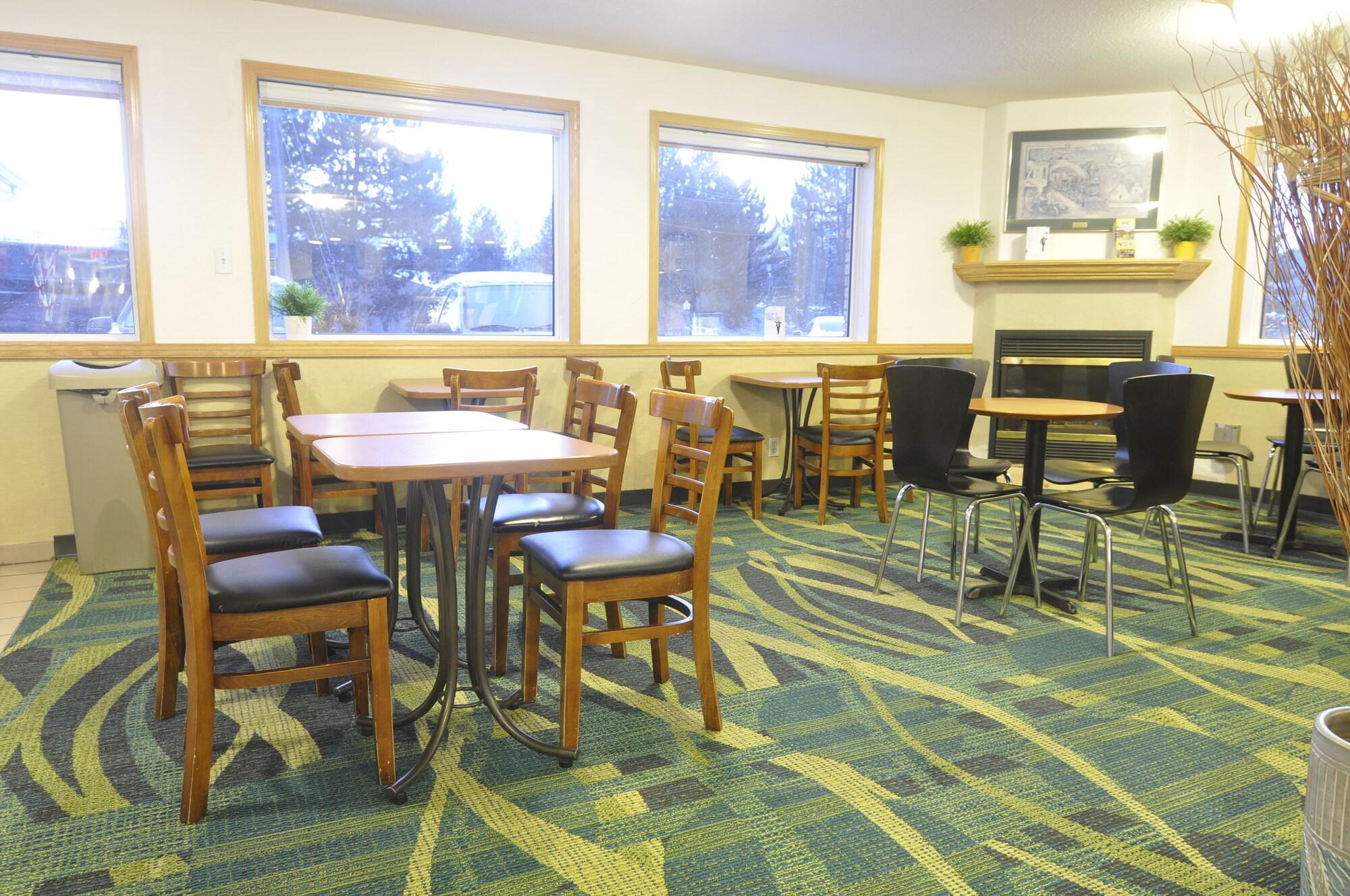 Restaurant Super 8 by Wyndham Revelstoke BC