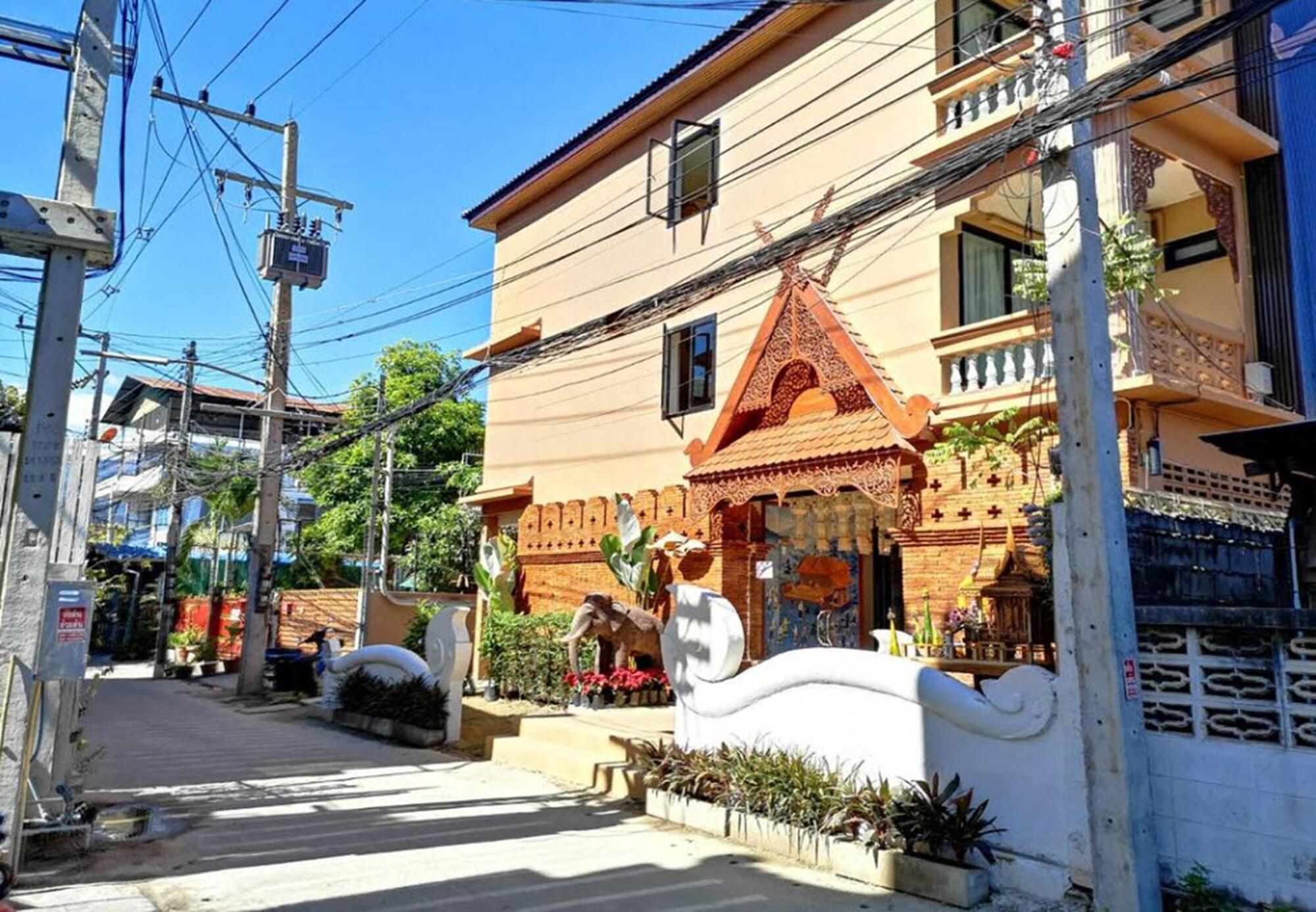 Vista Exterior Anumat Premium Budget Hotel