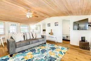 Alquiler Vacacional - Cute Beach Bungalow Walk to the Beach