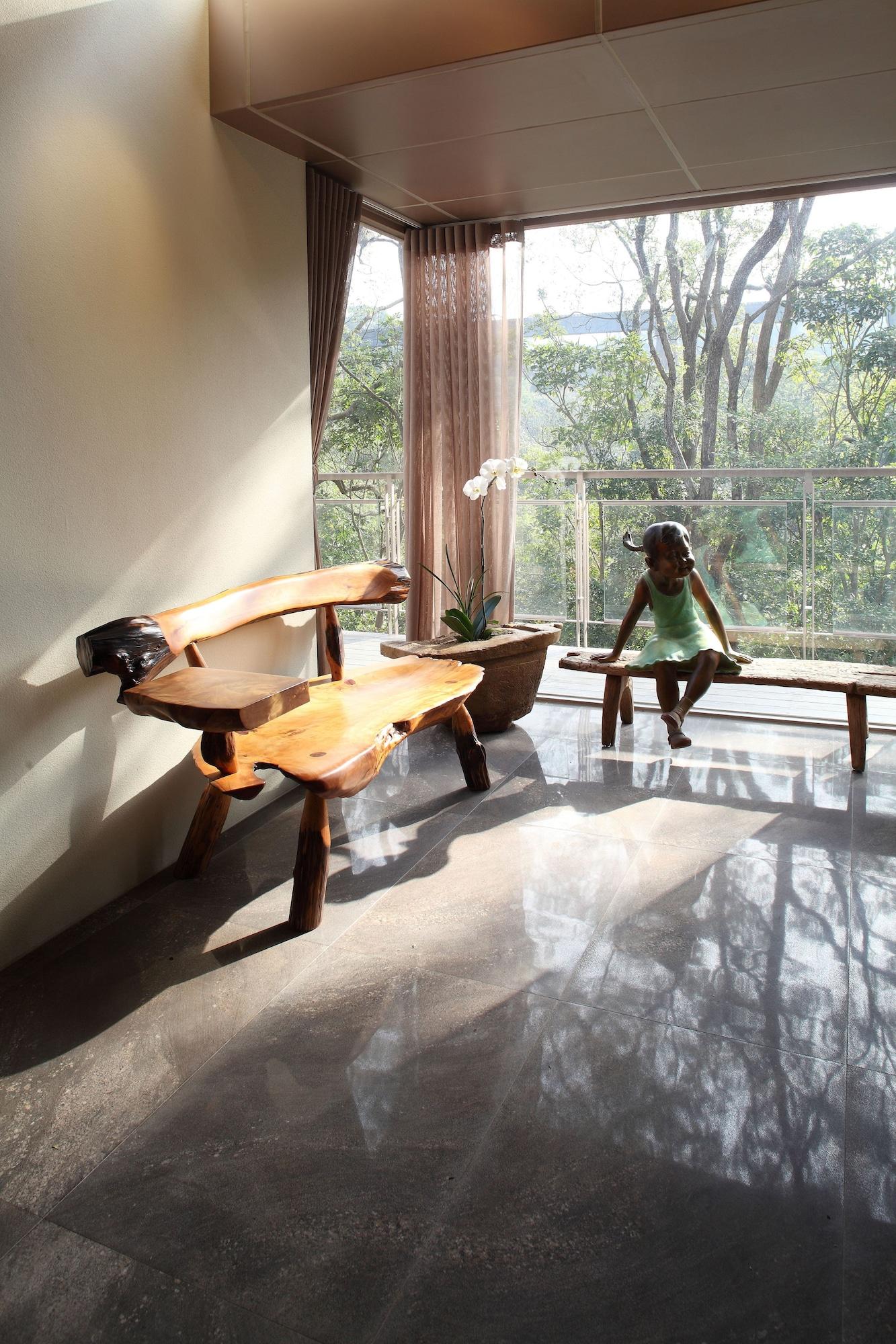 Vista Lobby ChooArt Villa