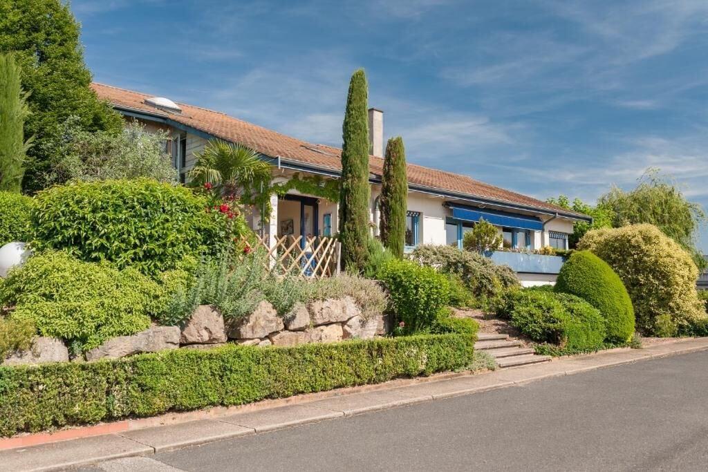 Varios Hotel Newport