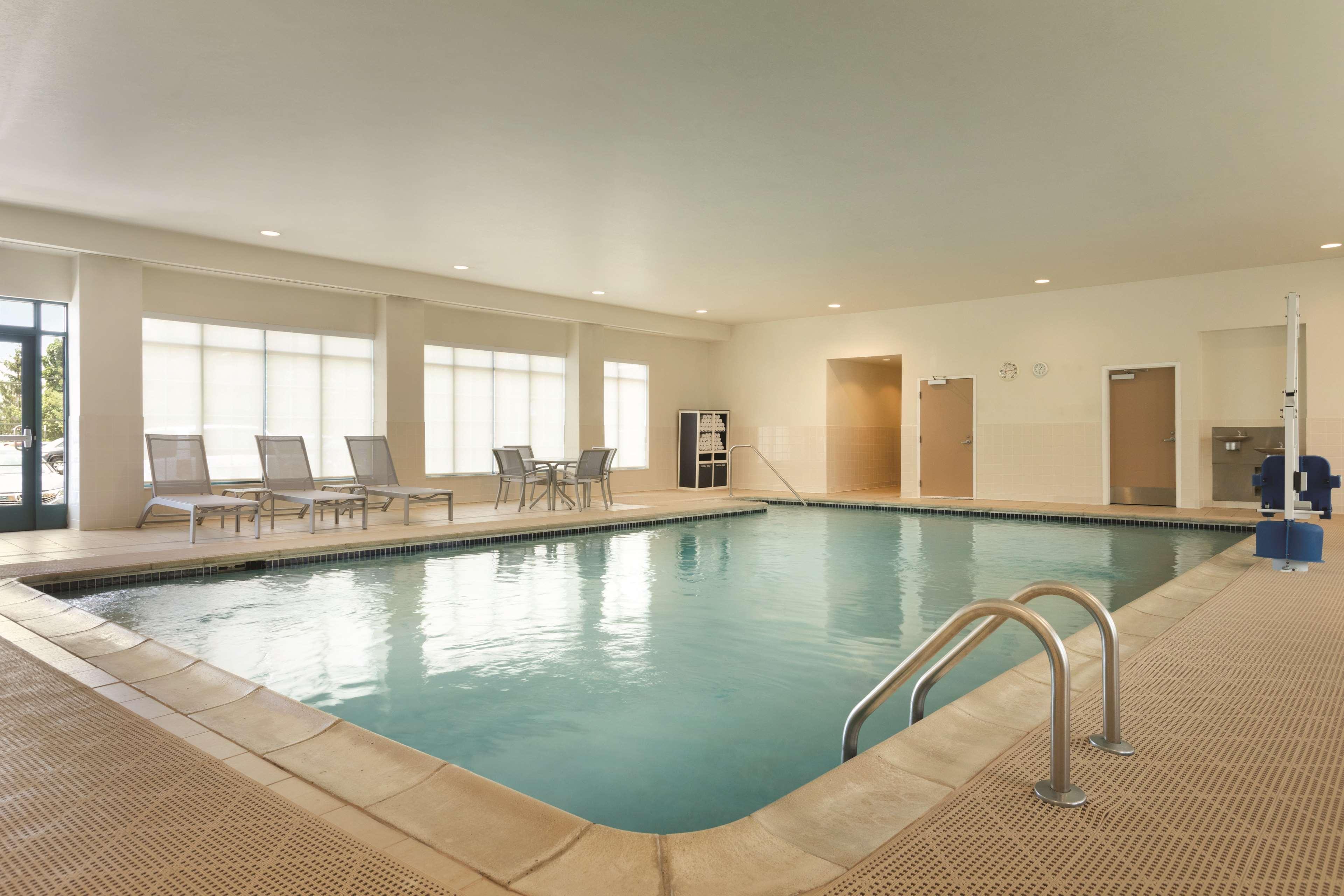 Vista Piscina Homewood Suites by Hilton Detroit-Troy