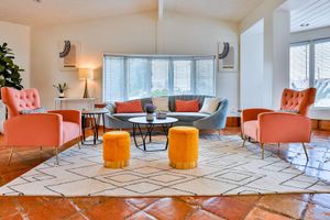 Alquiler Vacacional - Spacious vacation home with fireplace,  yard and pool