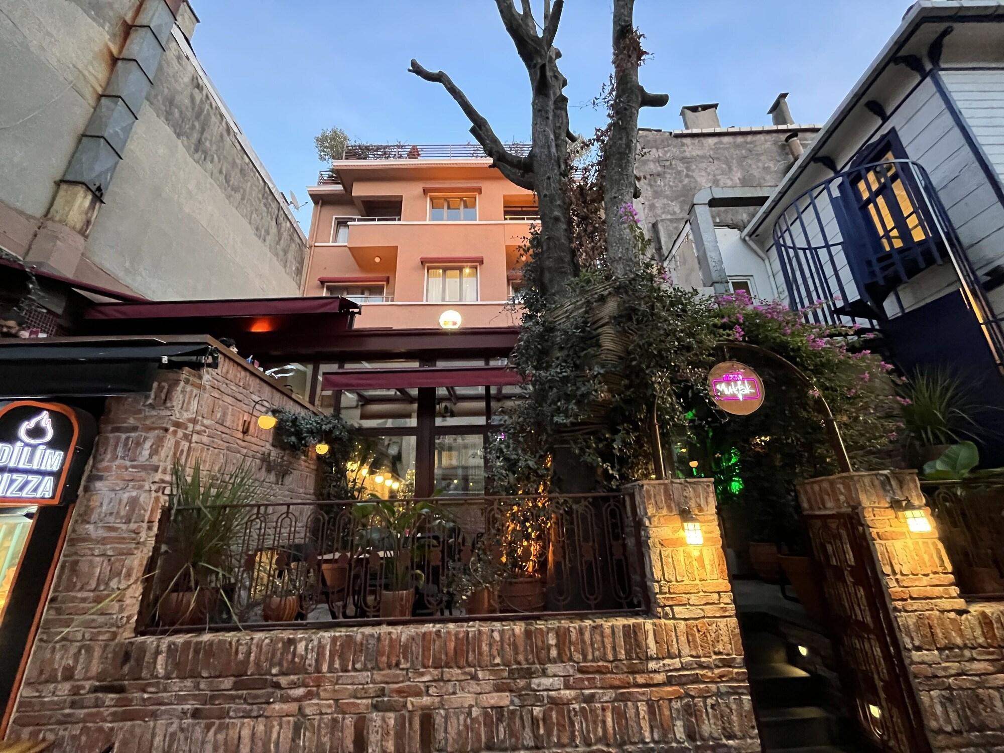 Varios BKM Mutfak Hostel
