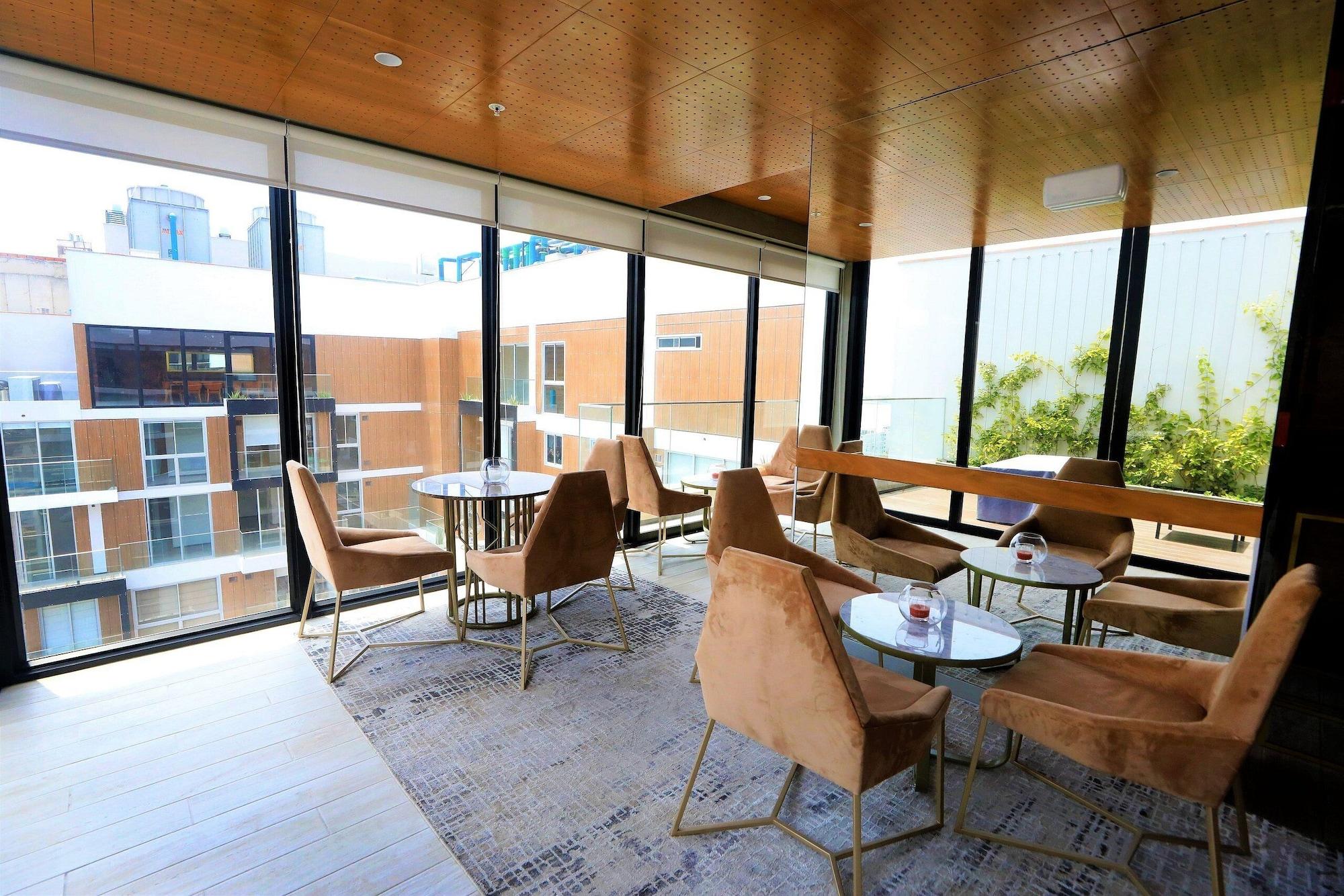 Restaurant Comfortable 1 BR apartment in Barranco
