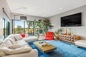 Alquiler Vacacional - Private Pool & Large Deck: Modern Cotati Villa!