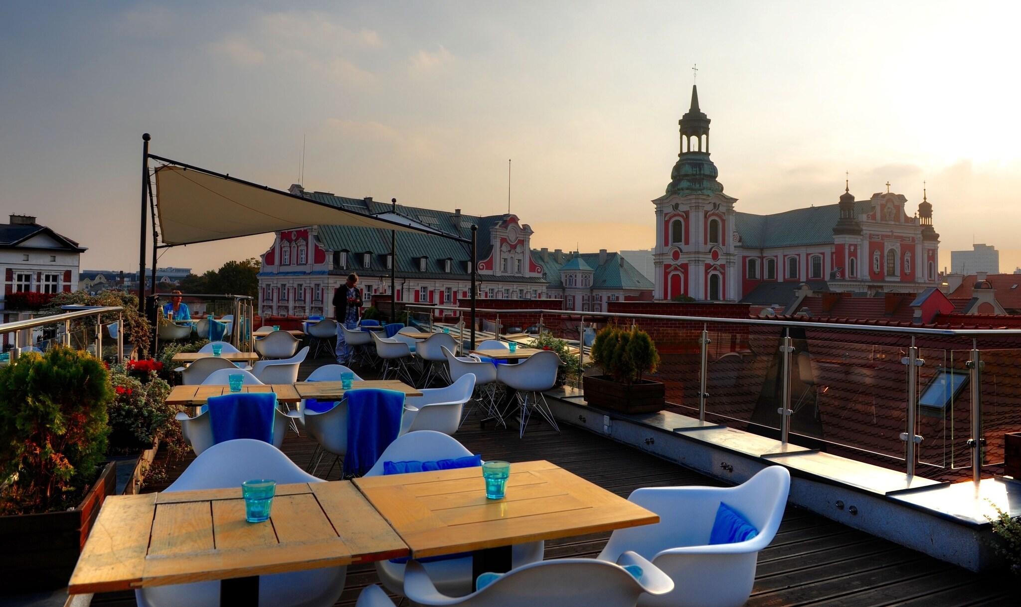 Bar/Salón Hotel Kolegiacki