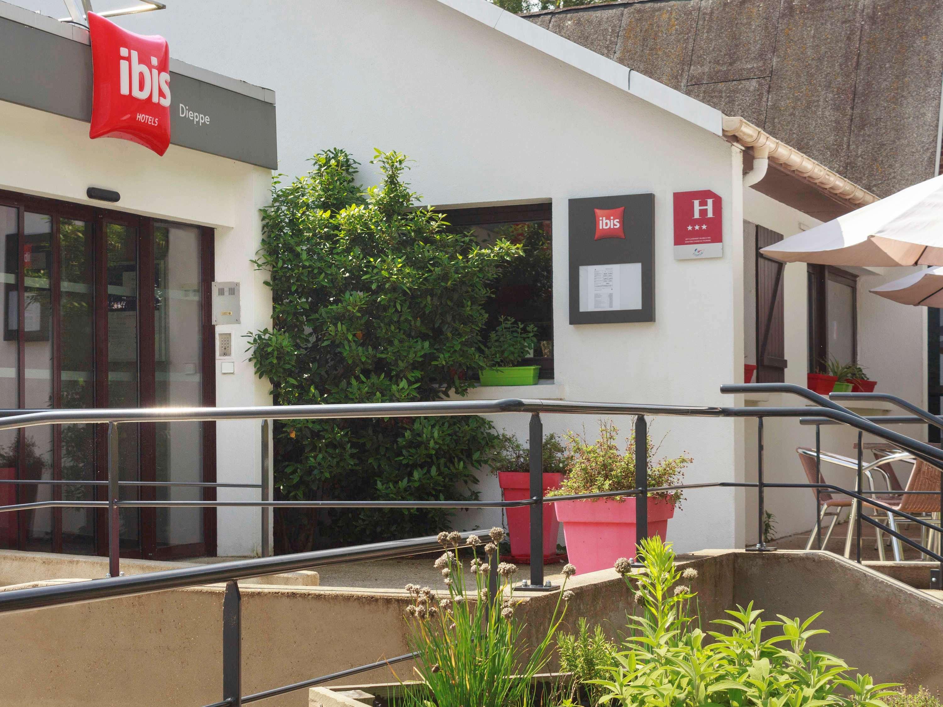 Vista Exterior ibis Dieppe Val Druel