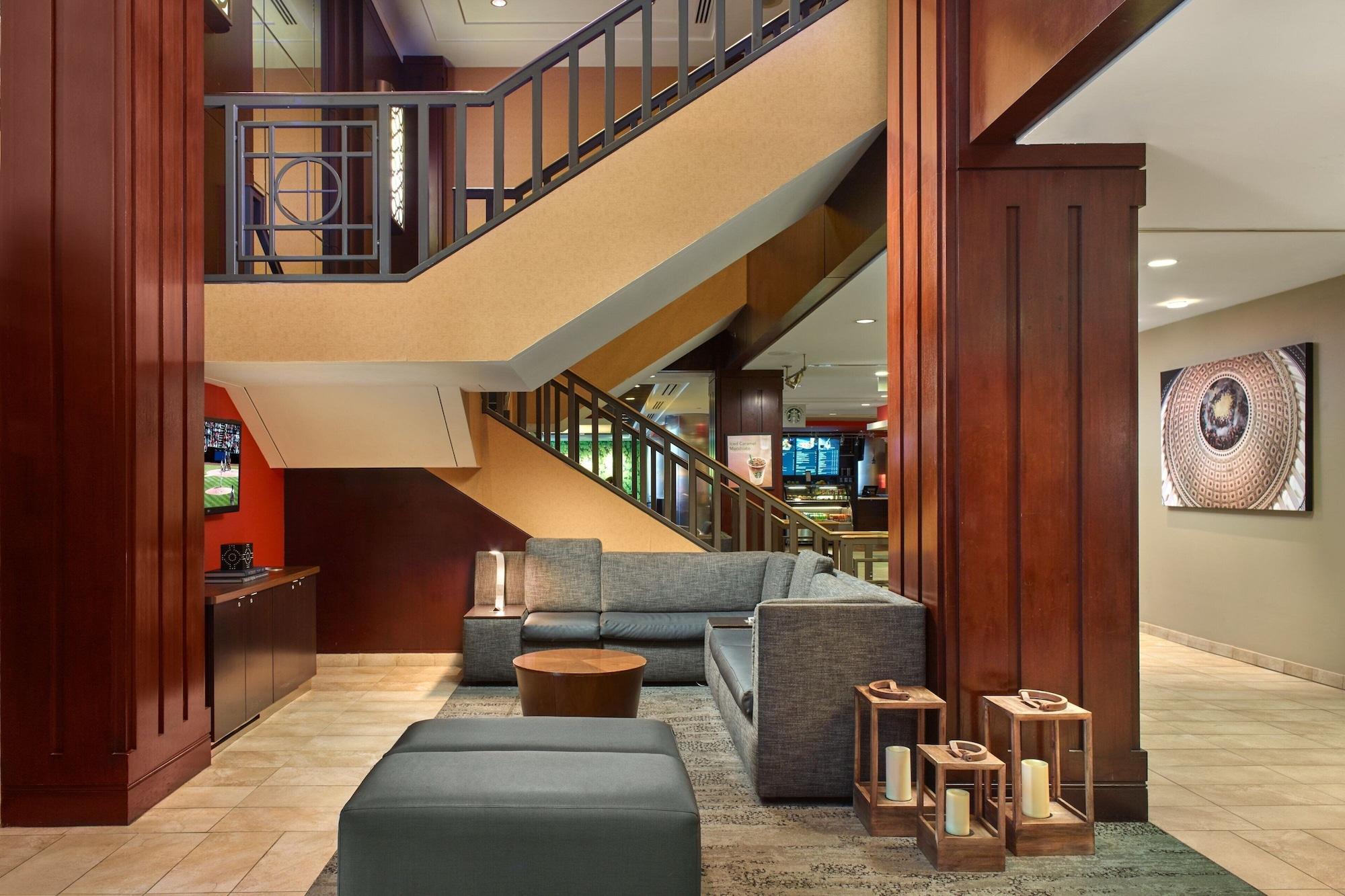 Vista Lobby Courtyard by Marriott Arlington Crystal City/Reagan National