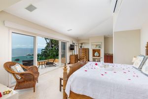 Alquiler Vacacional - Casa Caleta - Luxurious Toes-In-The-Sand 6-Bedroom Bespoke Villa!