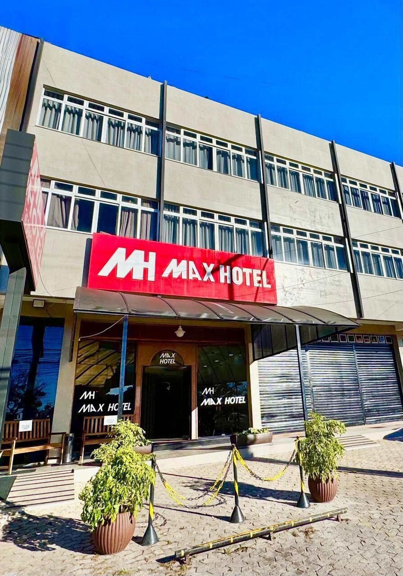 Vista Exterior Max Hotel