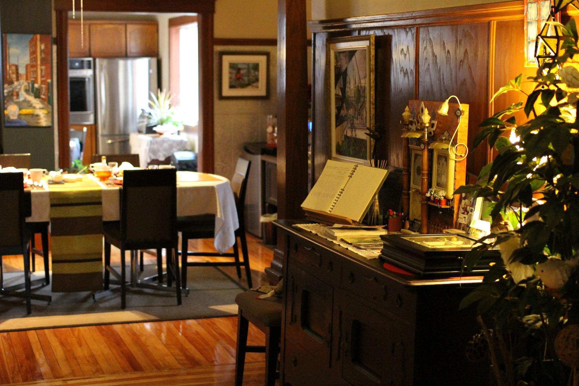 Vista Lobby La Petite Bourgeoise