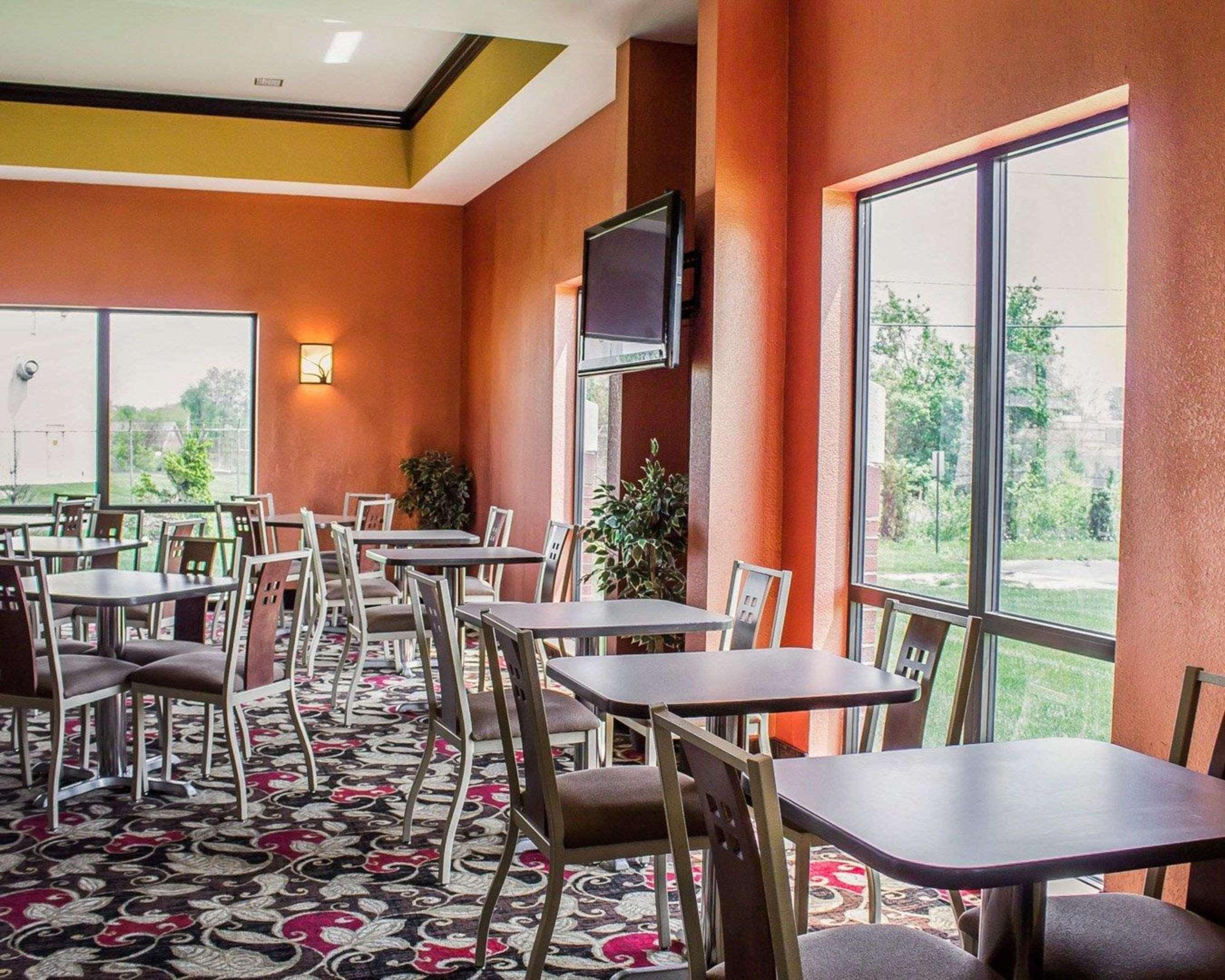 Restaurant Comfort Suites Columbus East Broad