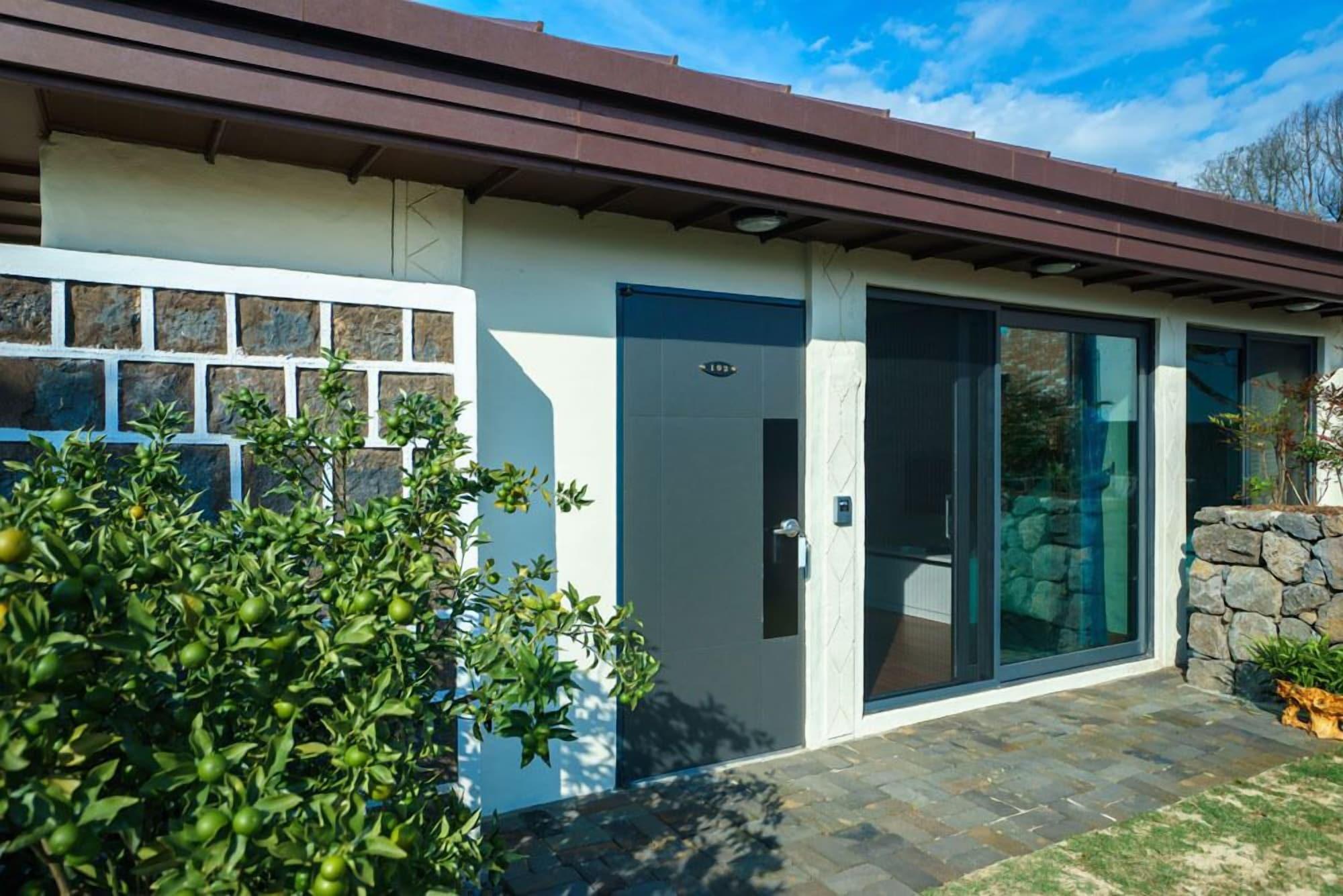 Vista Exterior Misoga Pension