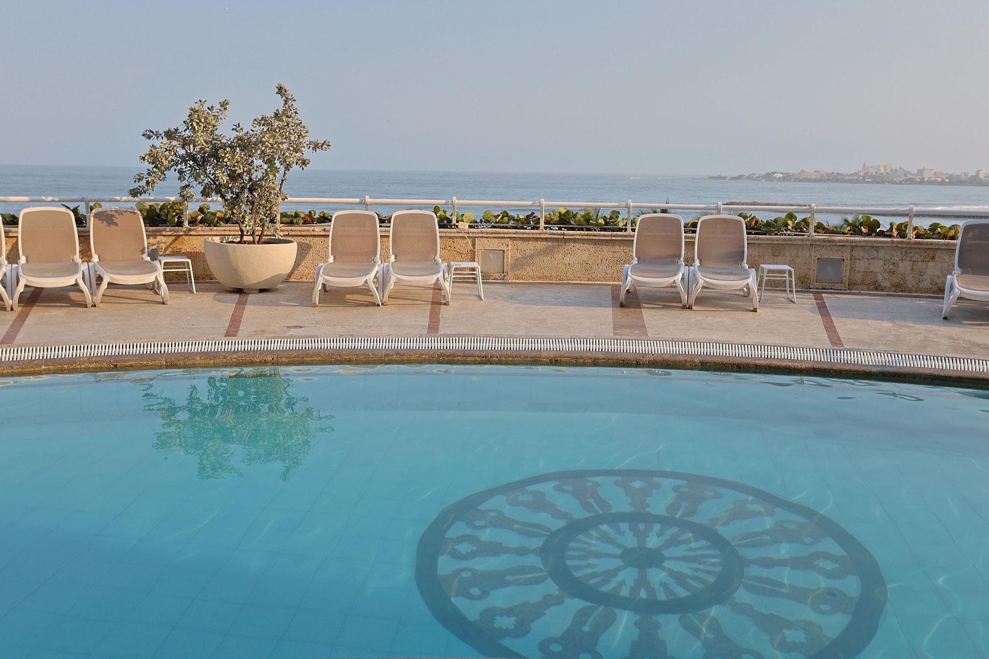 Vista Piscina Hotel Almirante Cartagena - Colombia