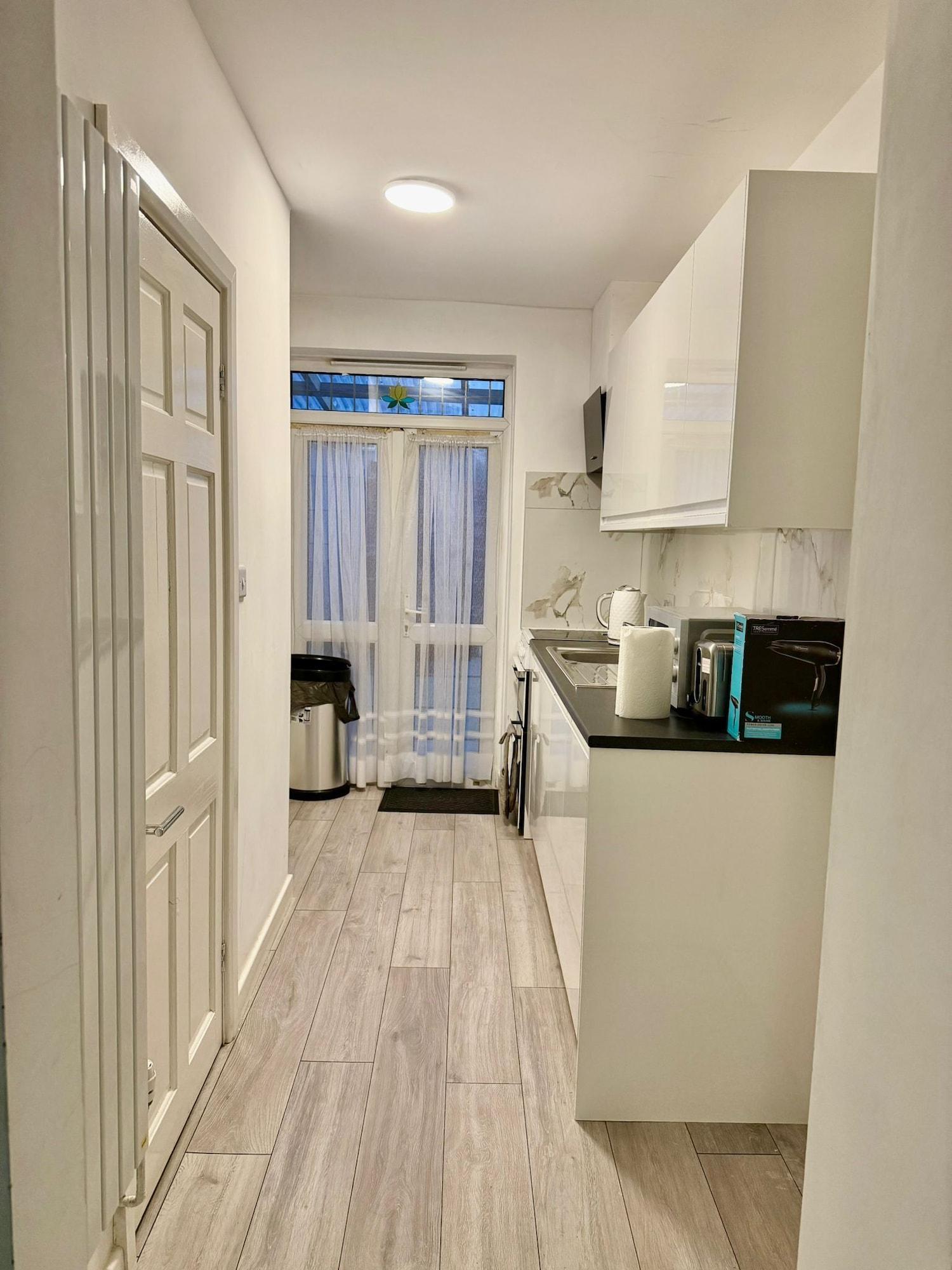 Equipamiento de Habitación Baraka House Royal Victoria London by OYO