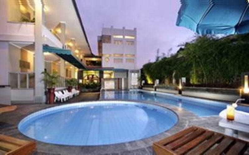 Vista Piscina Cakra Kusuma Hotel