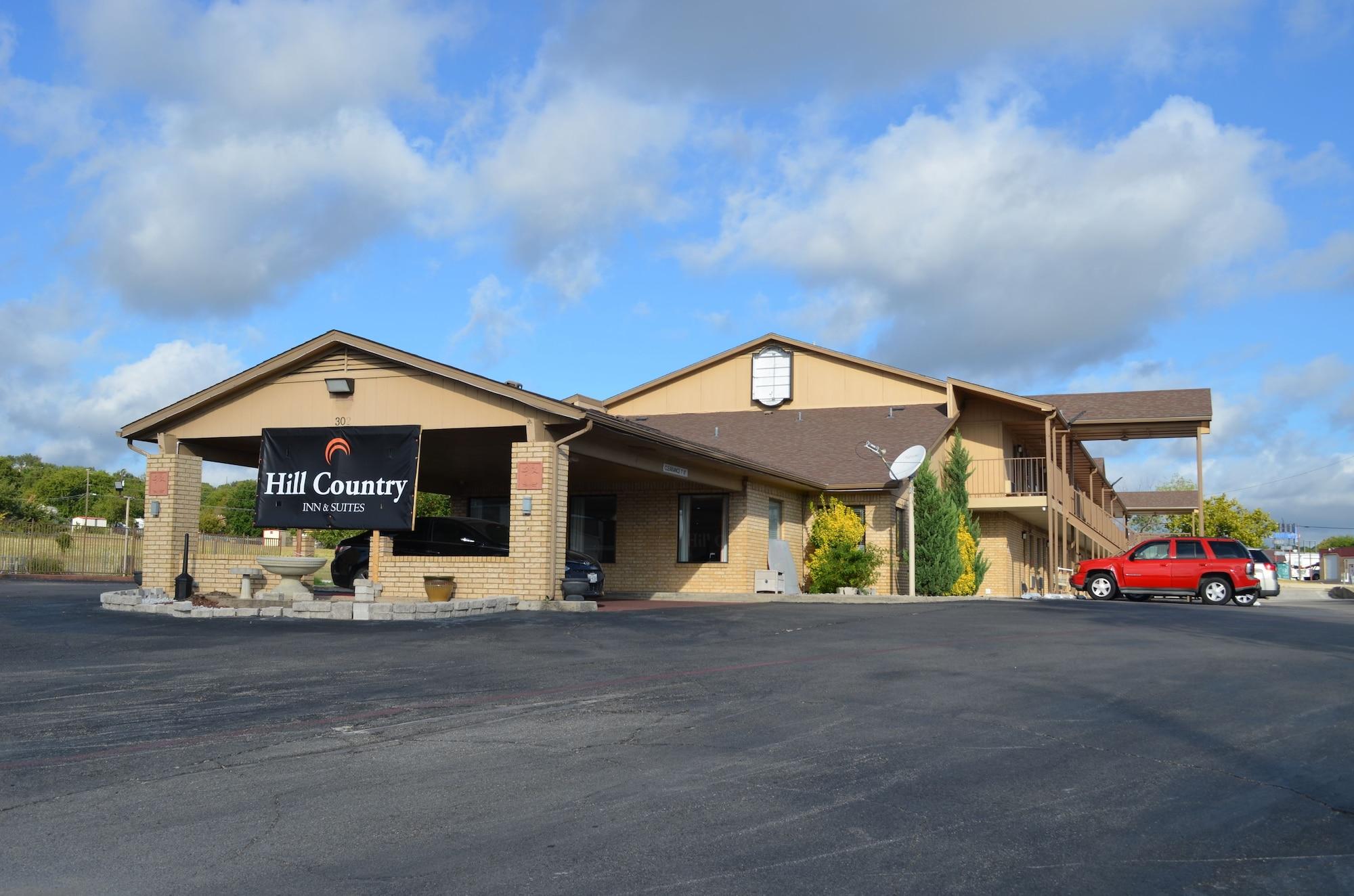 Vista Exterior Hill Country Inn & Suites