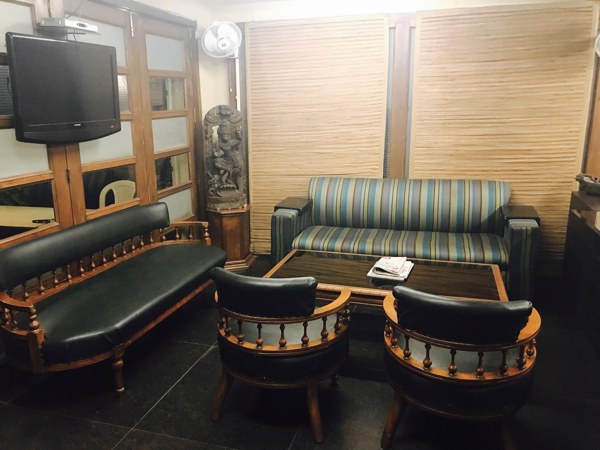 Vista Lobby Skylink Suites