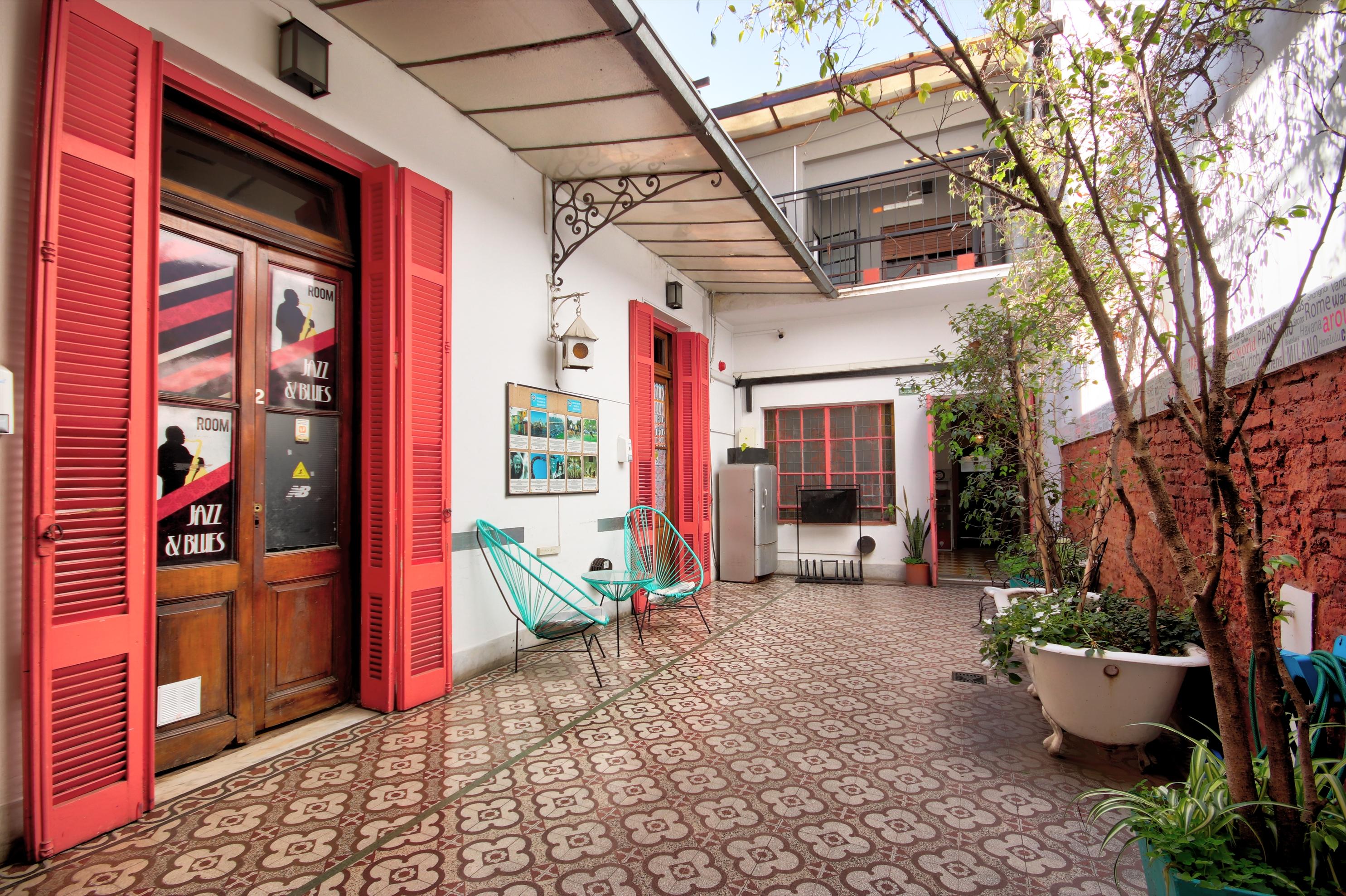 Vista Exterior Play Hostel Soho
