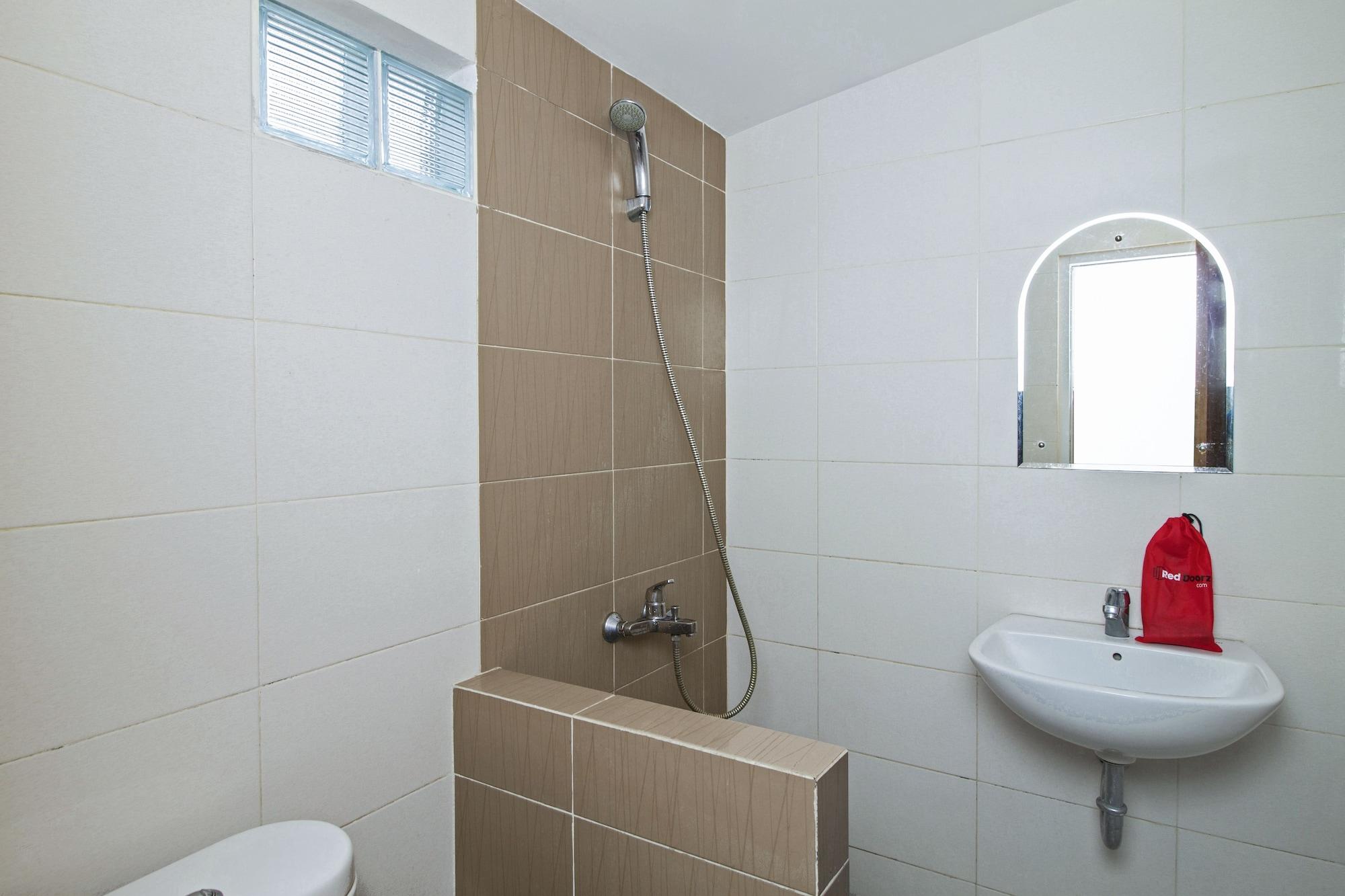 Equipamiento de Habitación RedDoorz Plus @ Setiabudi Tengah