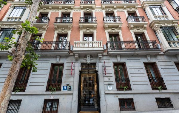 Petit Palace Lealtad Plaza