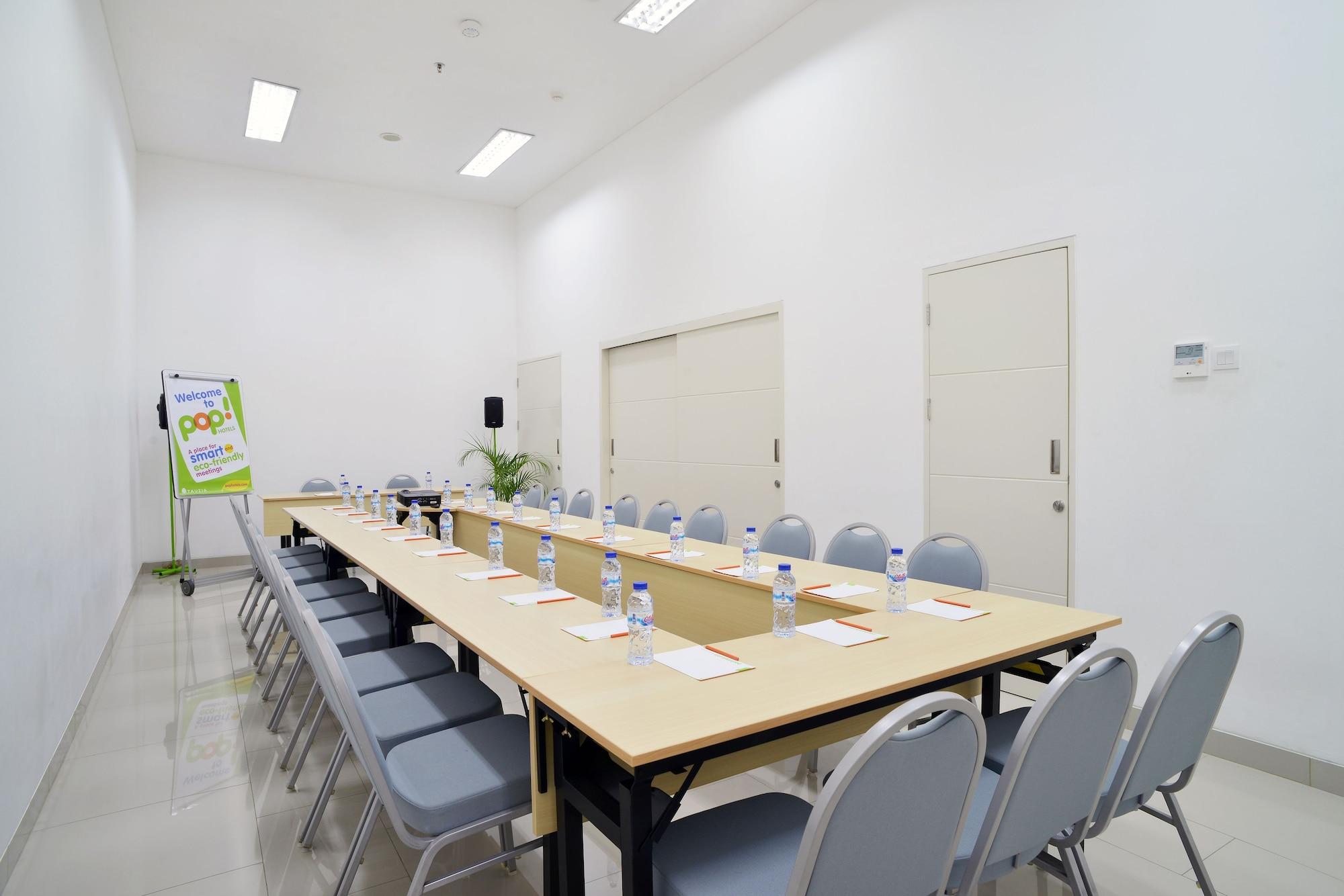 Sala de Reuniones POP! Hotel Kemang Jakarta