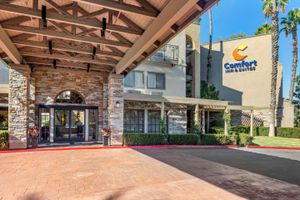 Alojamiento - Comfort Inn & Suites Orange County John Wayne Airport