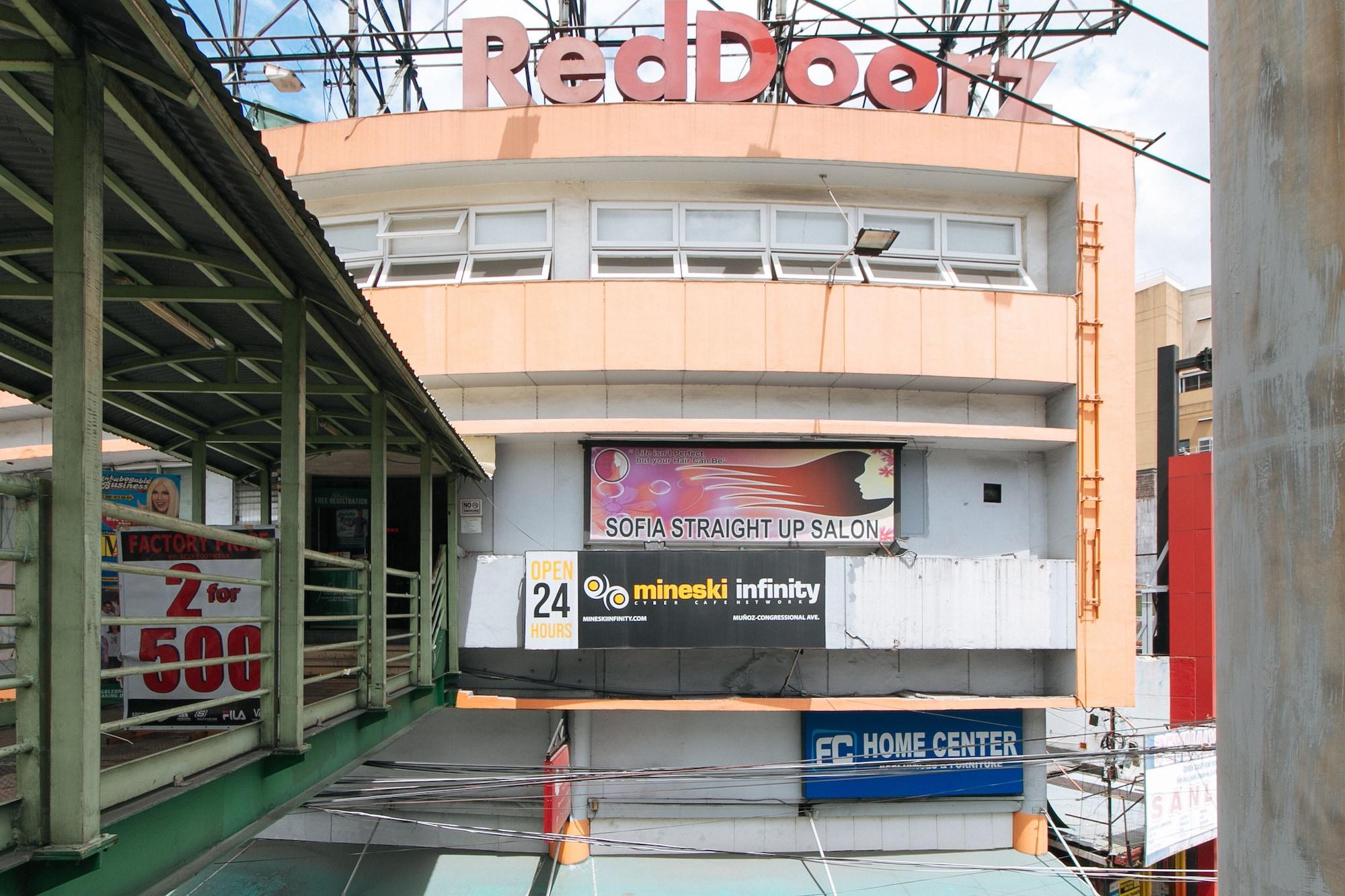 Varios RedDoorz Plus @ EDSA Congressional