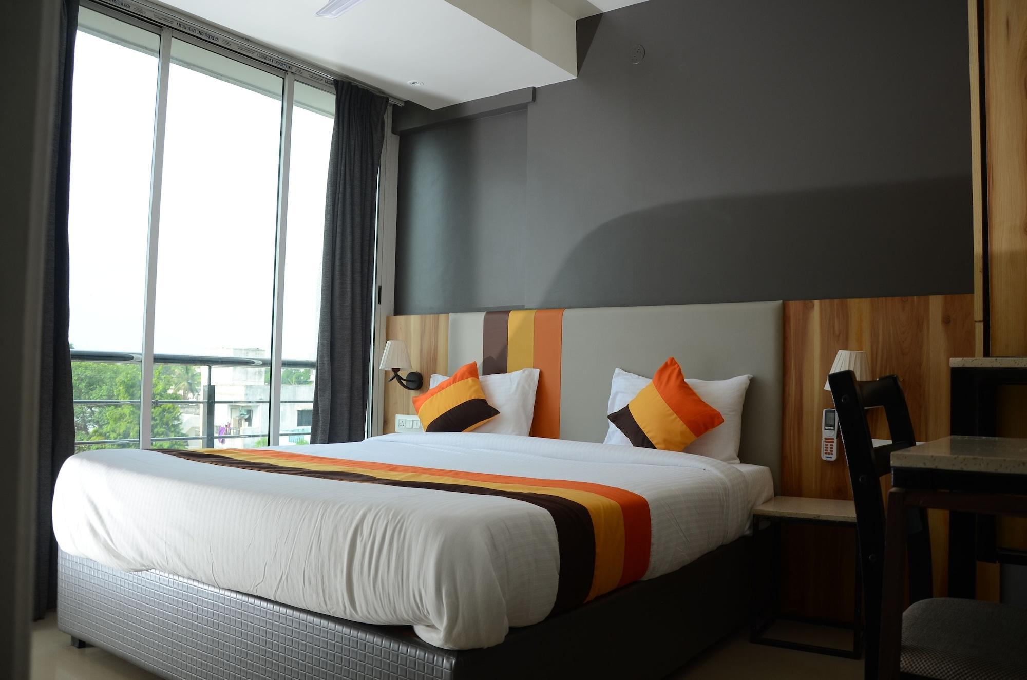 Varios Elita Rooms