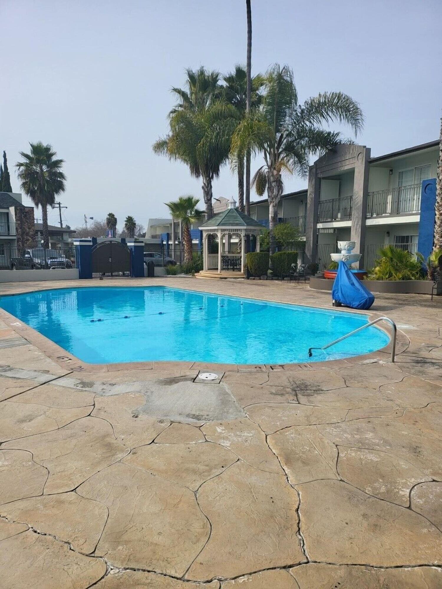 Vista Piscina Motel 6 Vallejo, CA – Napa Valley