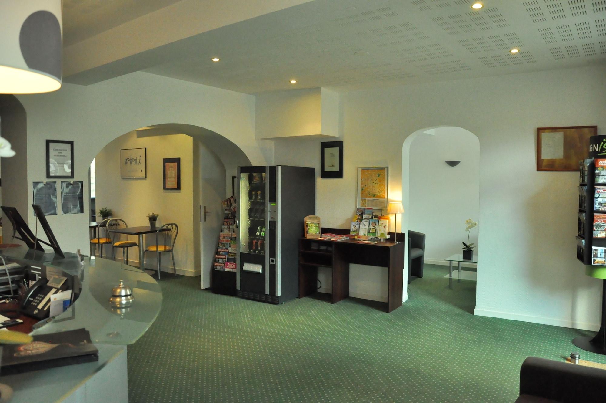 Vista Lobby Le Lorient Hotel