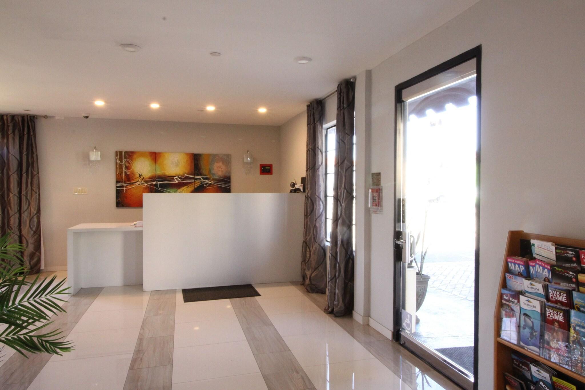 Vista Lobby Ramada by Wyndham Culver City