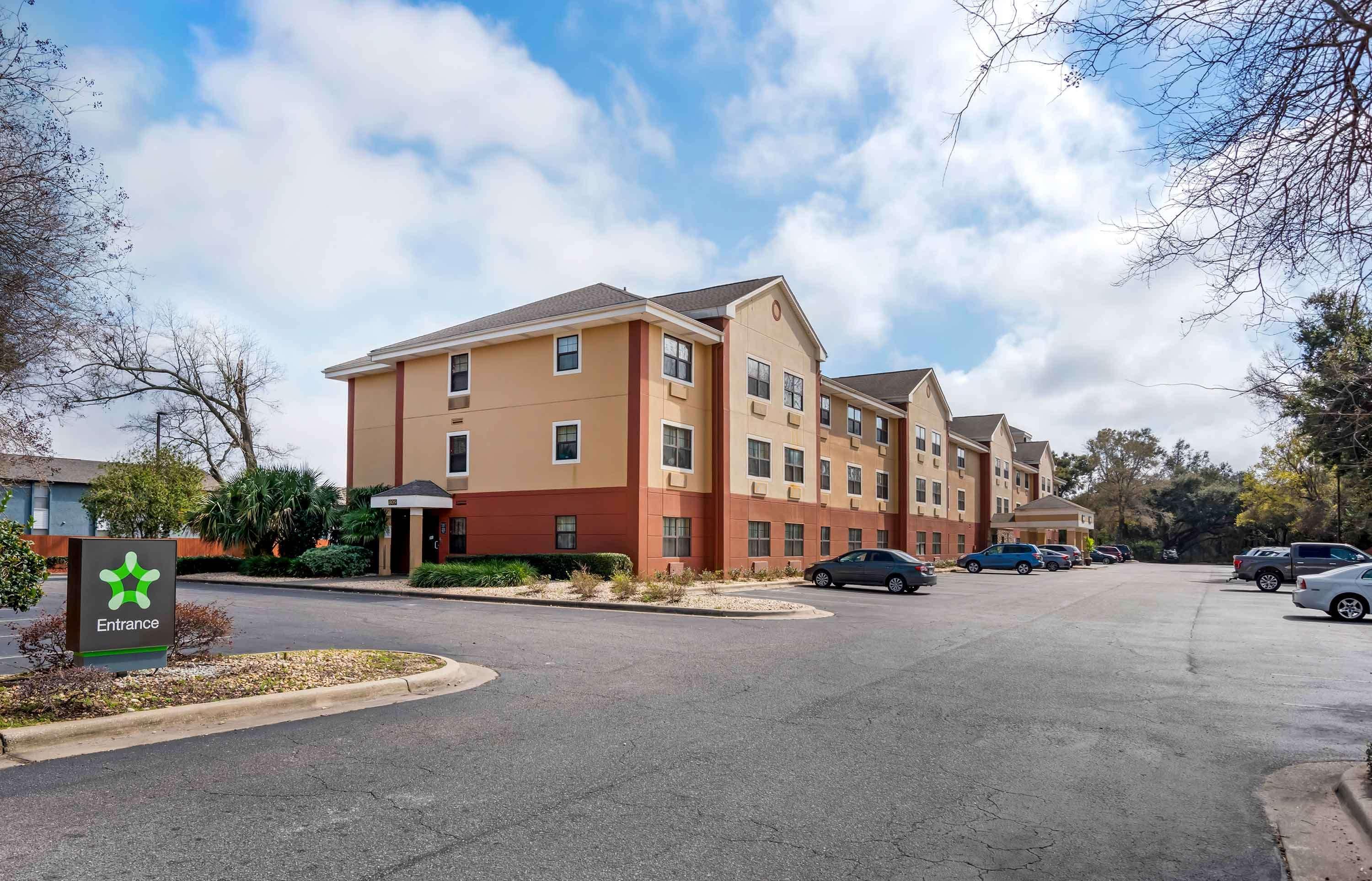 Vista Exterior Extended Stay America Suites Pensacola University Mall