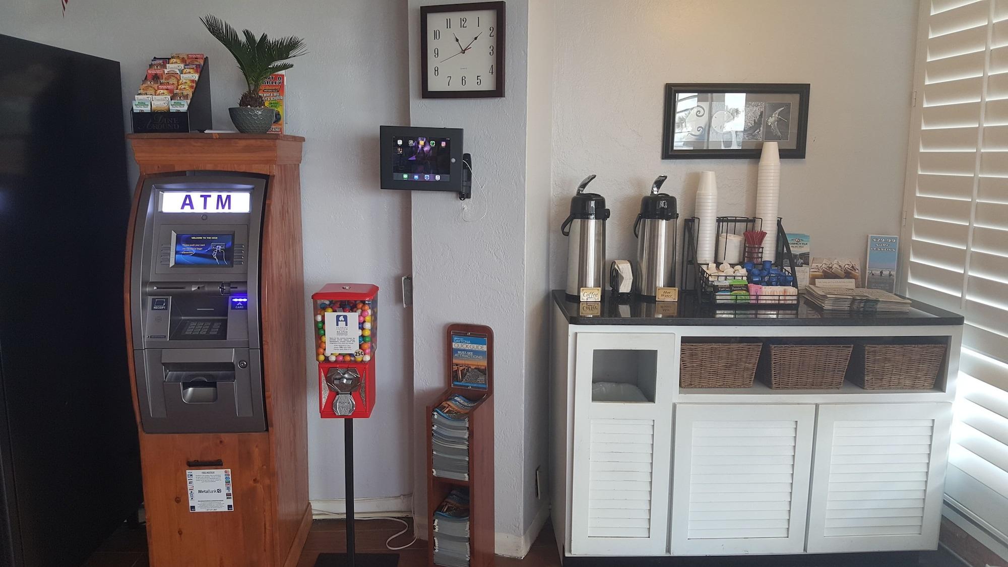 Bar/Salón Cove Motel Oceanfront