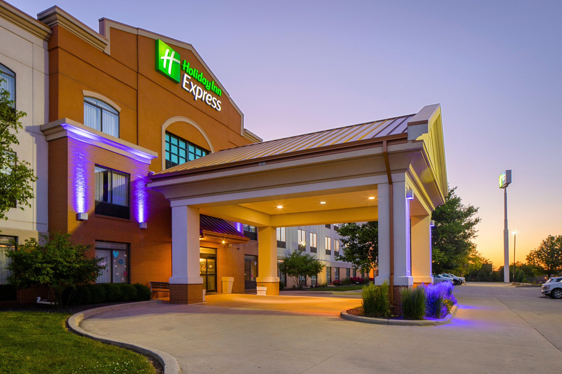 Vista Exterior Holiday Inn Express Bloomington West by IHG