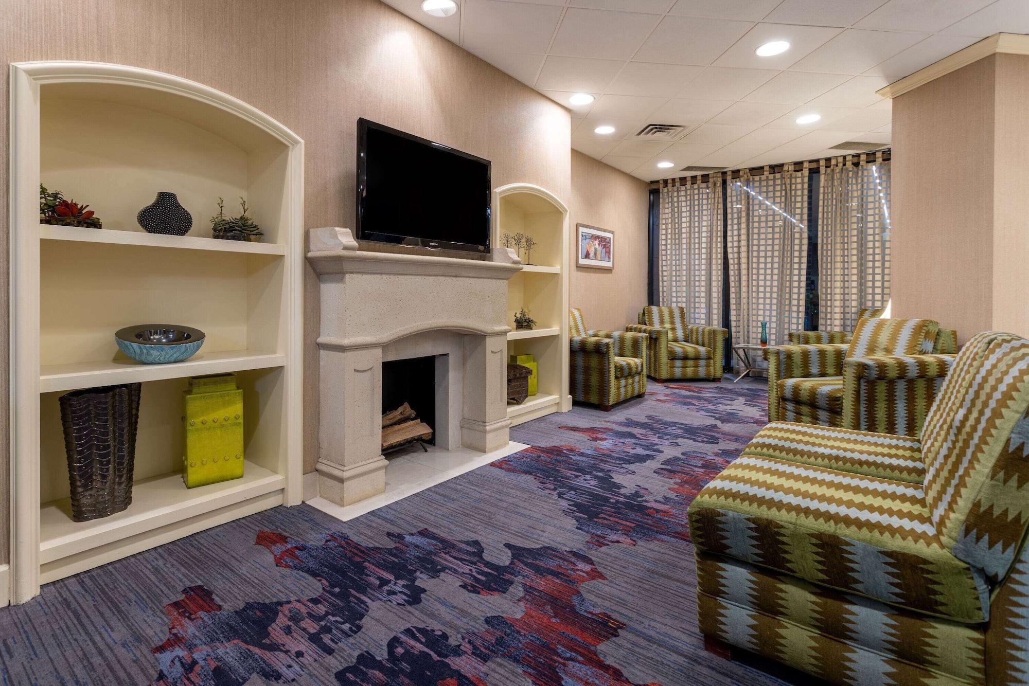 Vista Lobby La Quinta Inn & Suites by Wyndham Kingsport TriCities