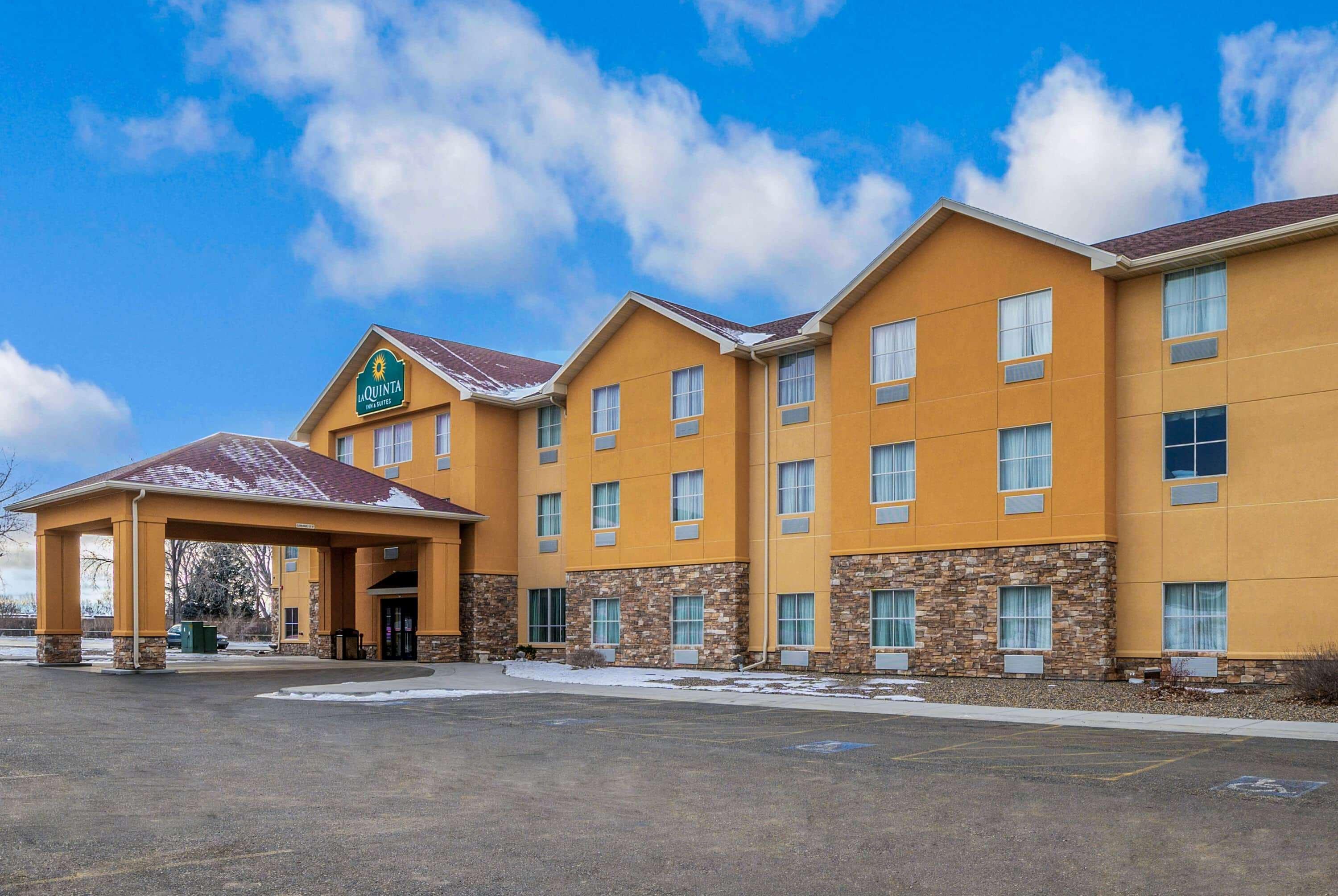 Vista Exterior La Quinta Inn & Suites by Wyndham Glendive